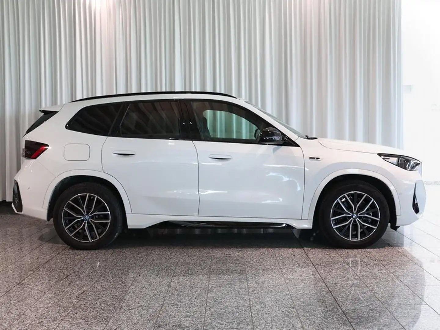 BMW X1 xDrive25e M Sportpaket HK HiFi DAB LED Shz Wit - 2