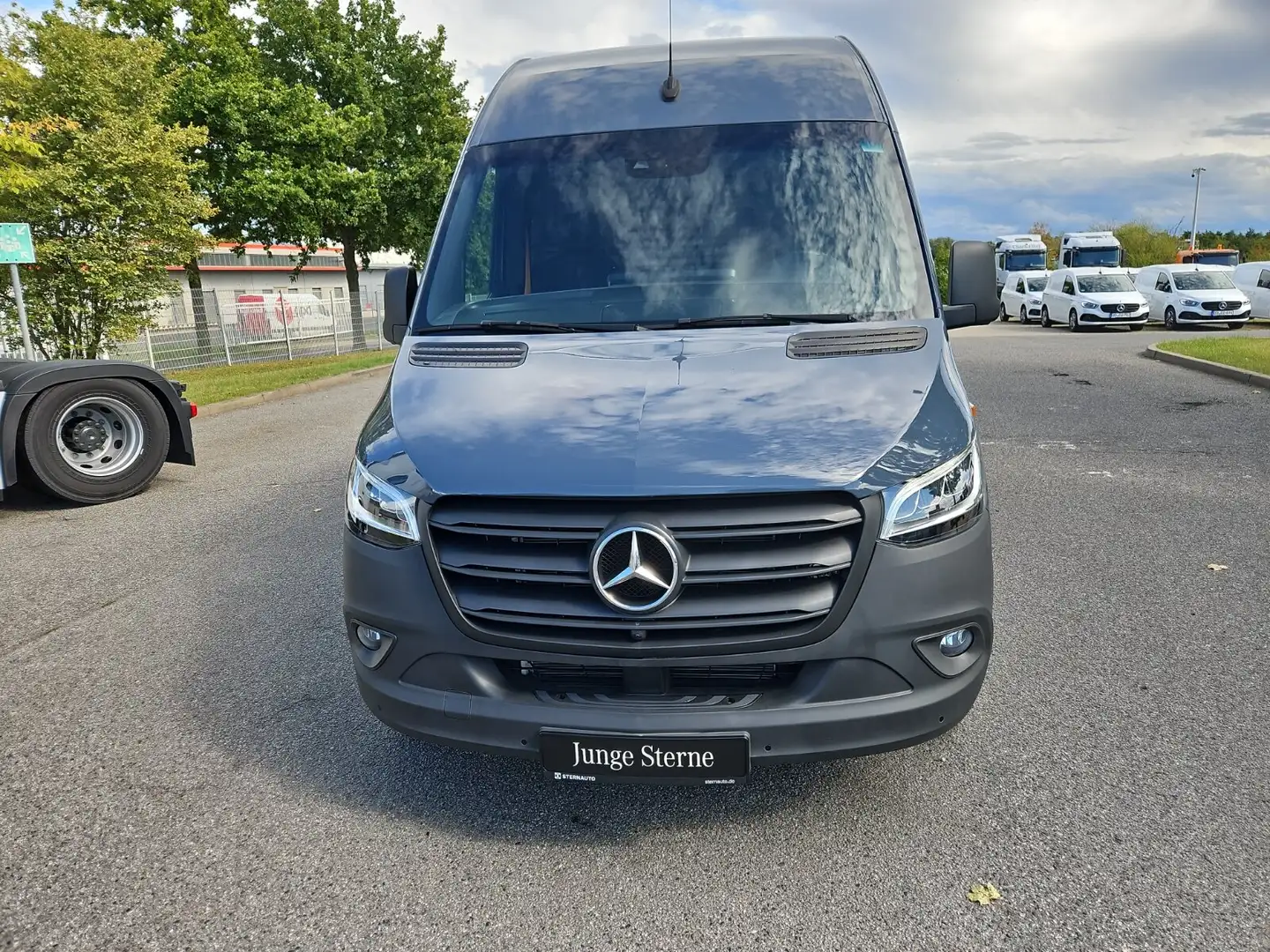 Mercedes-Benz Sprinter Sprinter 315 CDI Hochdach Sprinter 315 KA 39 HD Autom. DISTR. Navi LED Grau - 2
