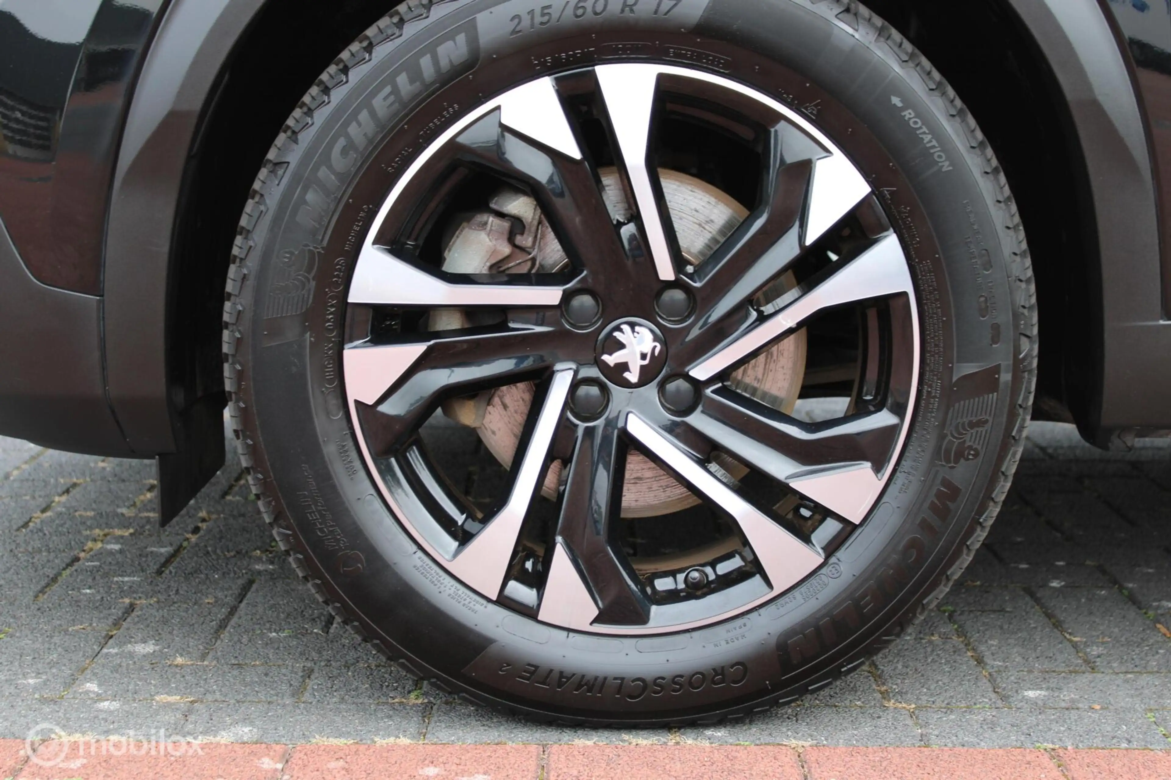 Peugeot e-2008 EV Allure 50 kWh, Navi, App connect, Cruise, Clima — photo 14