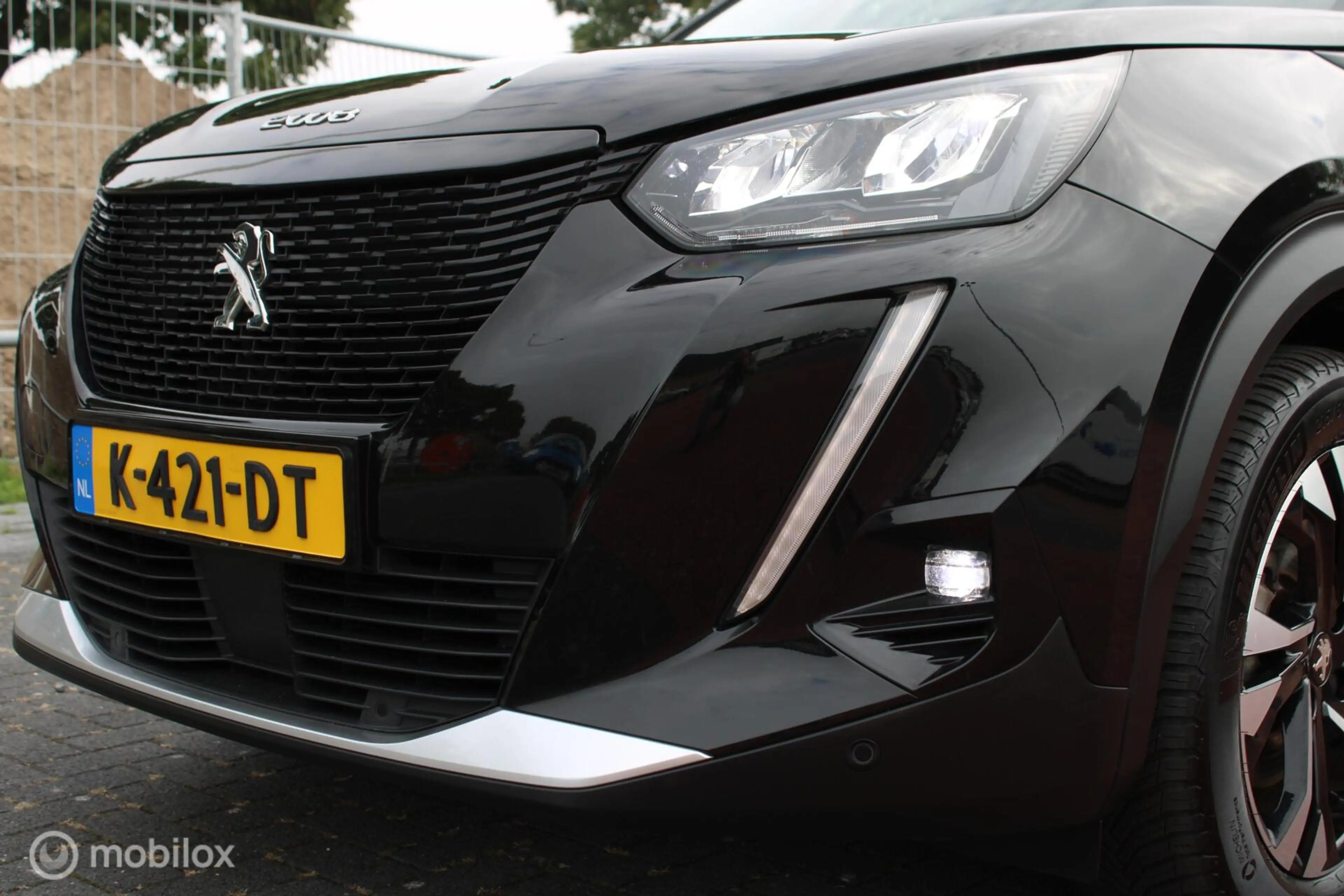 Peugeot e-2008 EV Allure 50 kWh, Navi, App connect, Cruise, Clima — photo 11