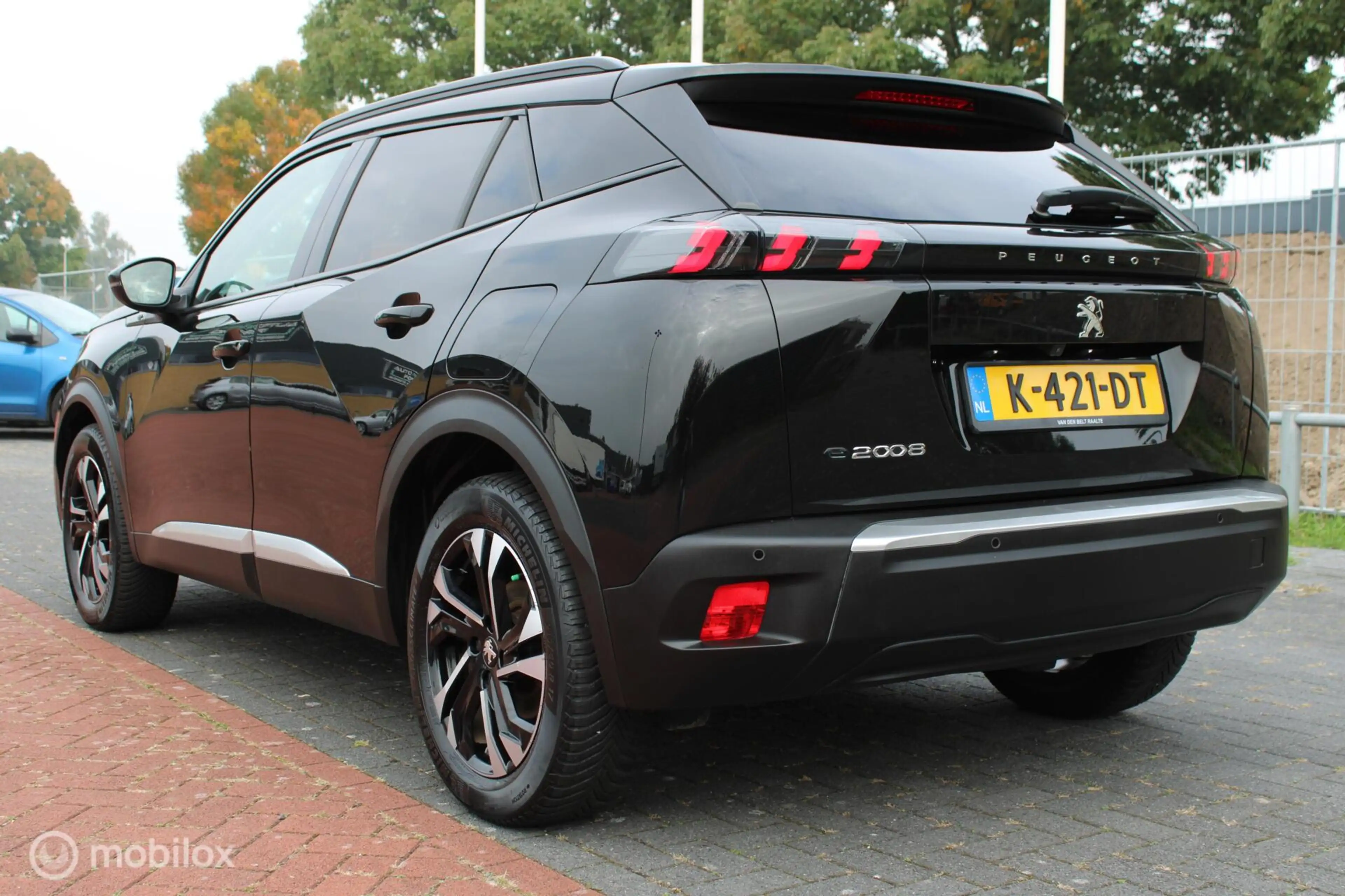 Peugeot e-2008 EV Allure 50 kWh, Navi, App connect, Cruise, Clima — photo 5