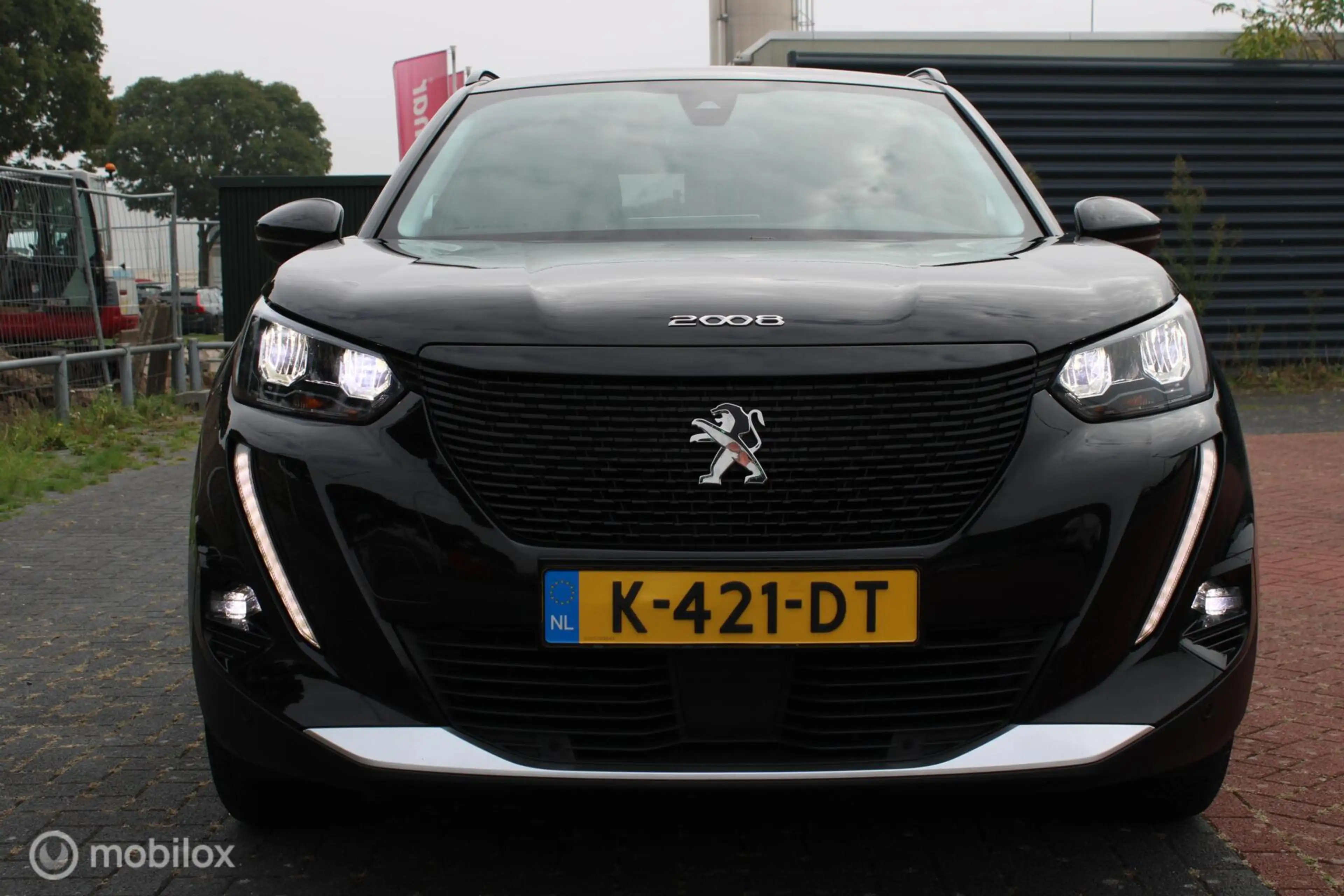 Peugeot e-2008 EV Allure 50 kWh, Navi, App connect, Cruise, Clima — photo 9