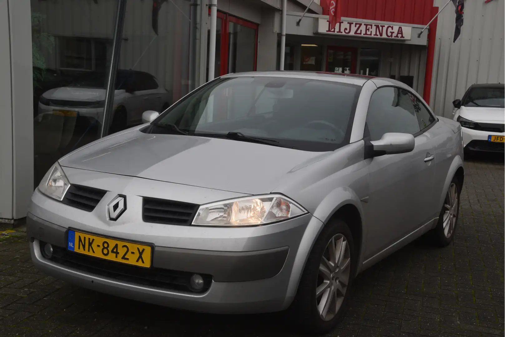 Renault Megane Coupé-Cabriolet 1.6-16V Dynamique Comfort Airco | Gris - 2