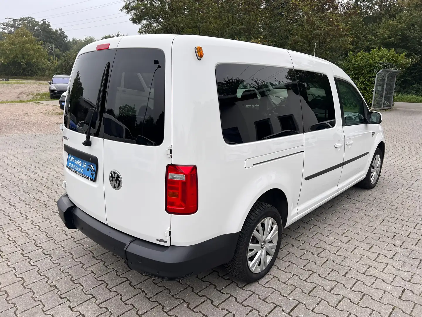 Volkswagen Caddy Maxi Trendline BMT 2.0 TDI DSG mit Rollstuhl Rampe Weiß - 2