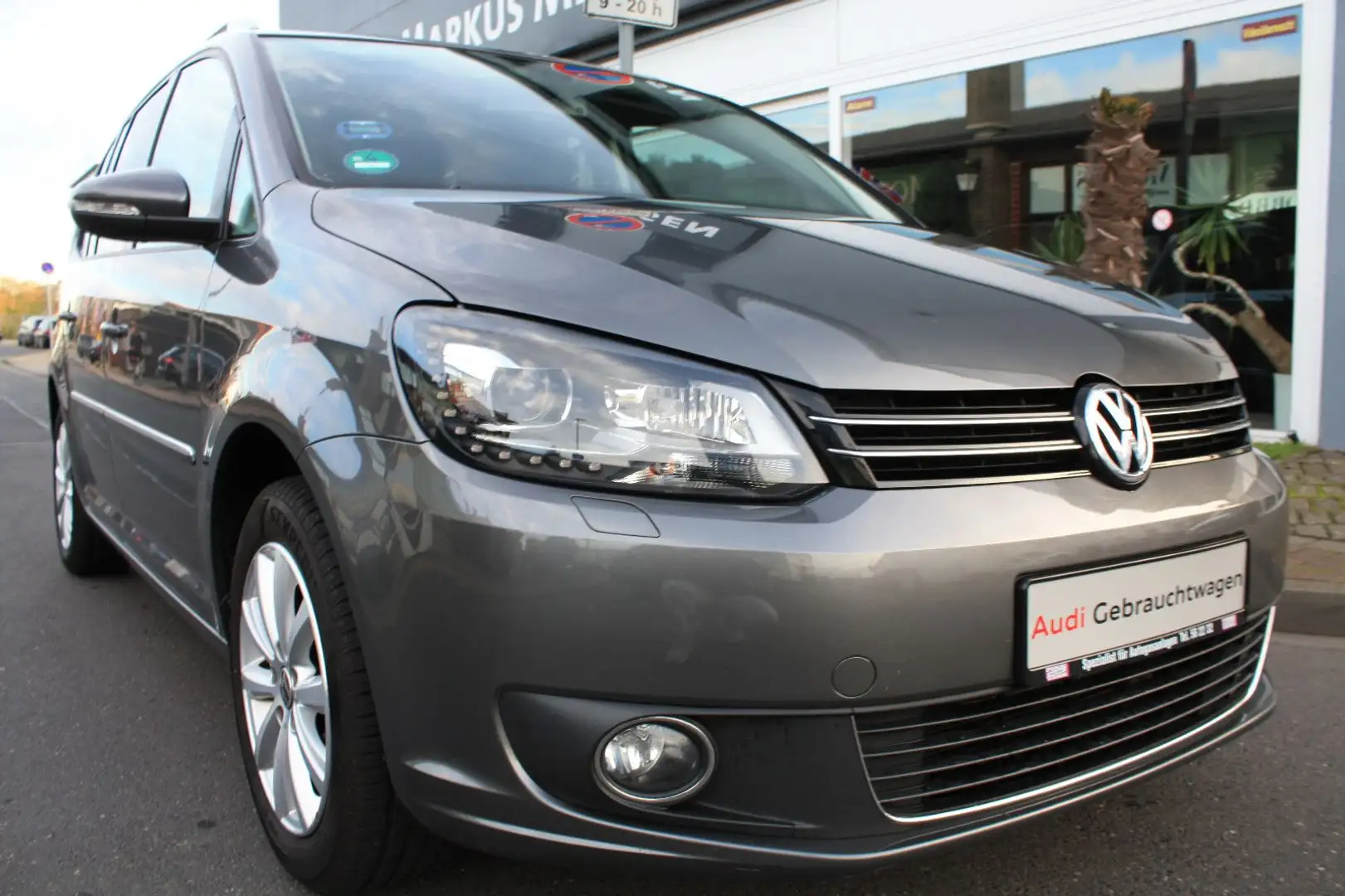 Volkswagen Touran Highline 7Sitzer "tolle Optik!" Grau - 1
