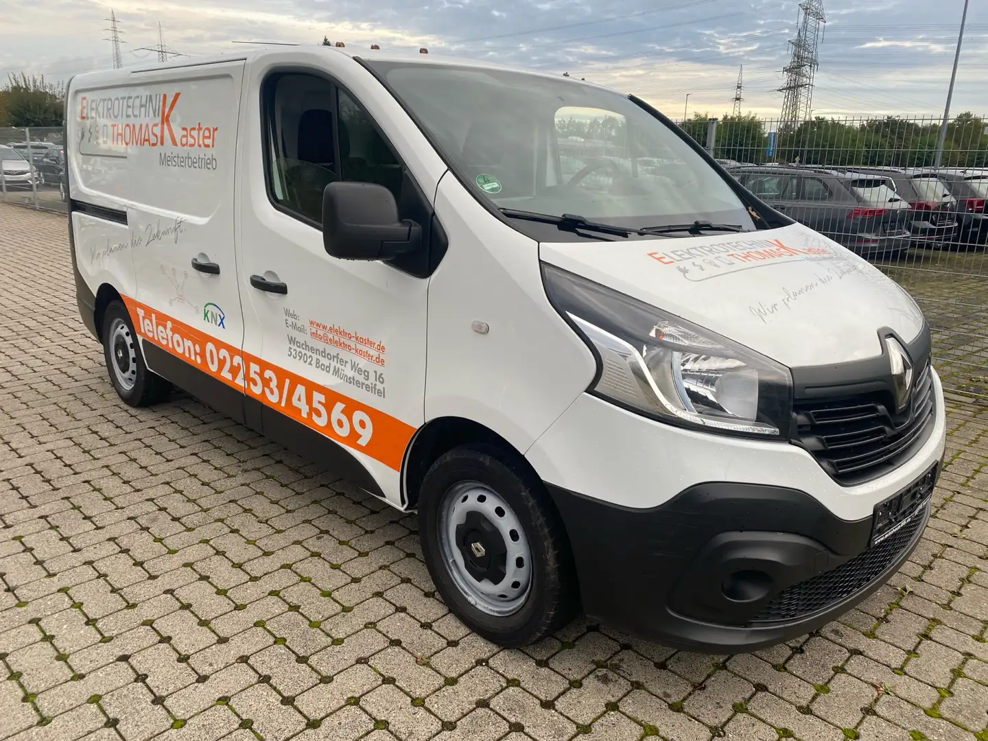 Renault Trafic L1H1 2,7t Komfort LKW. TÜV NEU . KLIMA Weiß - 1