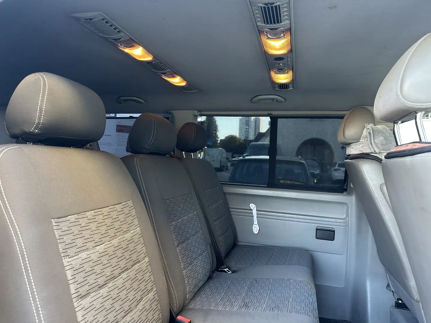 Volkswagen T5 Caravelle LR 2,5 TDI D-PF 6 Gang Schalt. Mit 5 Zelinder - 2