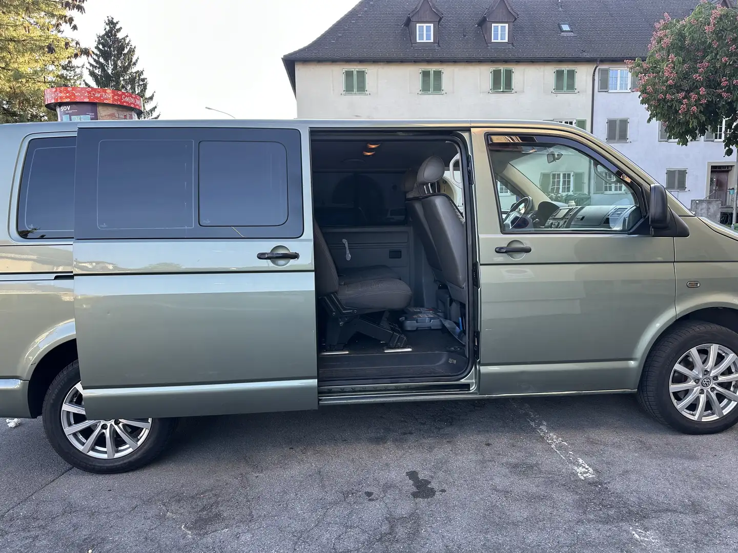 Volkswagen T5 Caravelle LR 2,5 TDI D-PF 6 Gang Schalt. Mit 5 Zelinder - 1