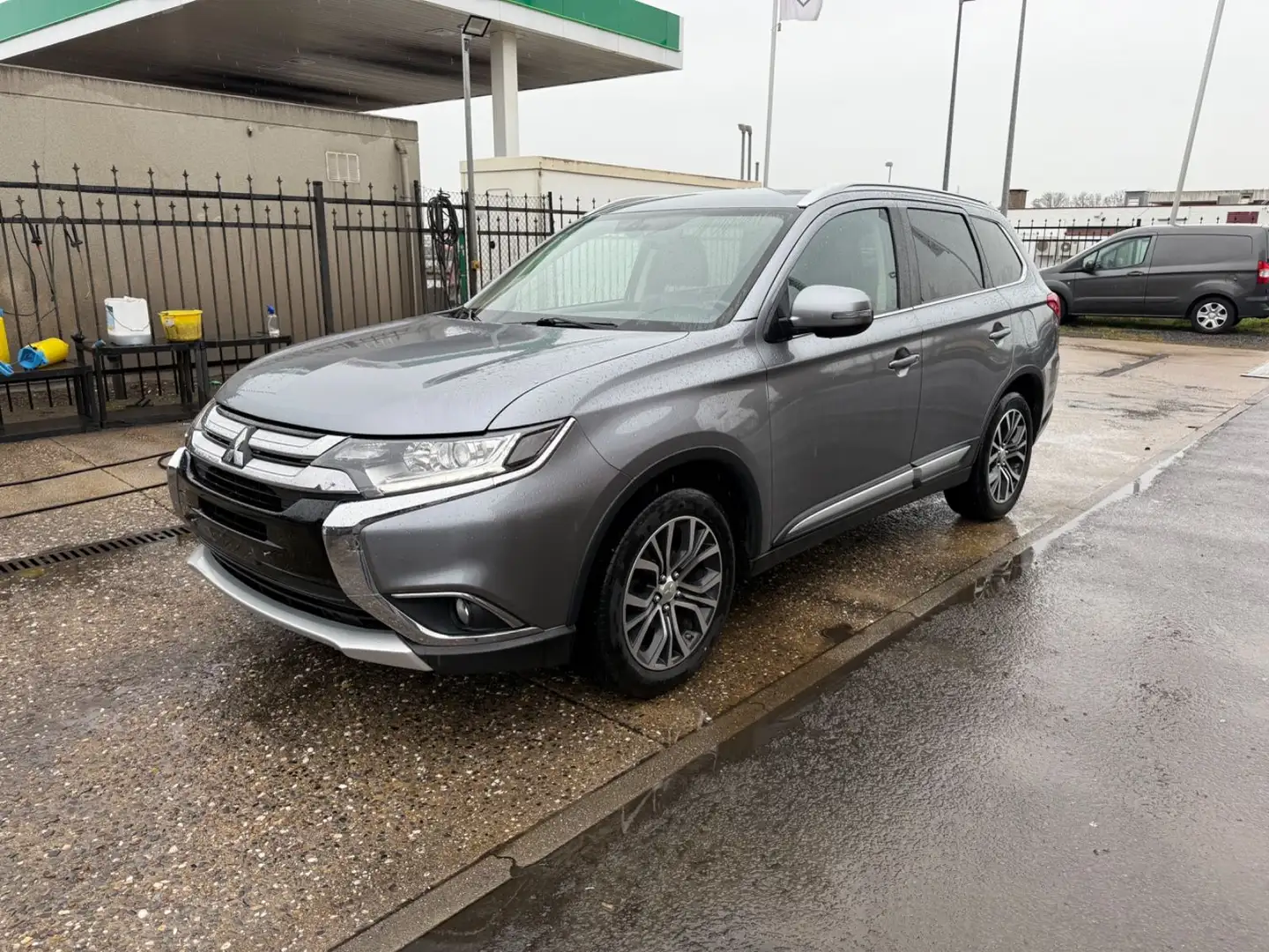 Mitsubishi Outlander Plus 2WD,navi,Klima ,7 Sitzer ,euro6 Argintiu - 1