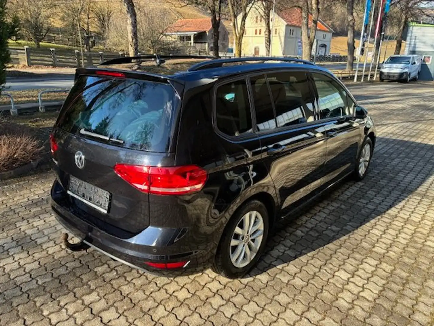 Volkswagen Touran Comfortline 2,0 SCR TDI *AHV*NAVI*SZH*ALU* Schwarz - 2