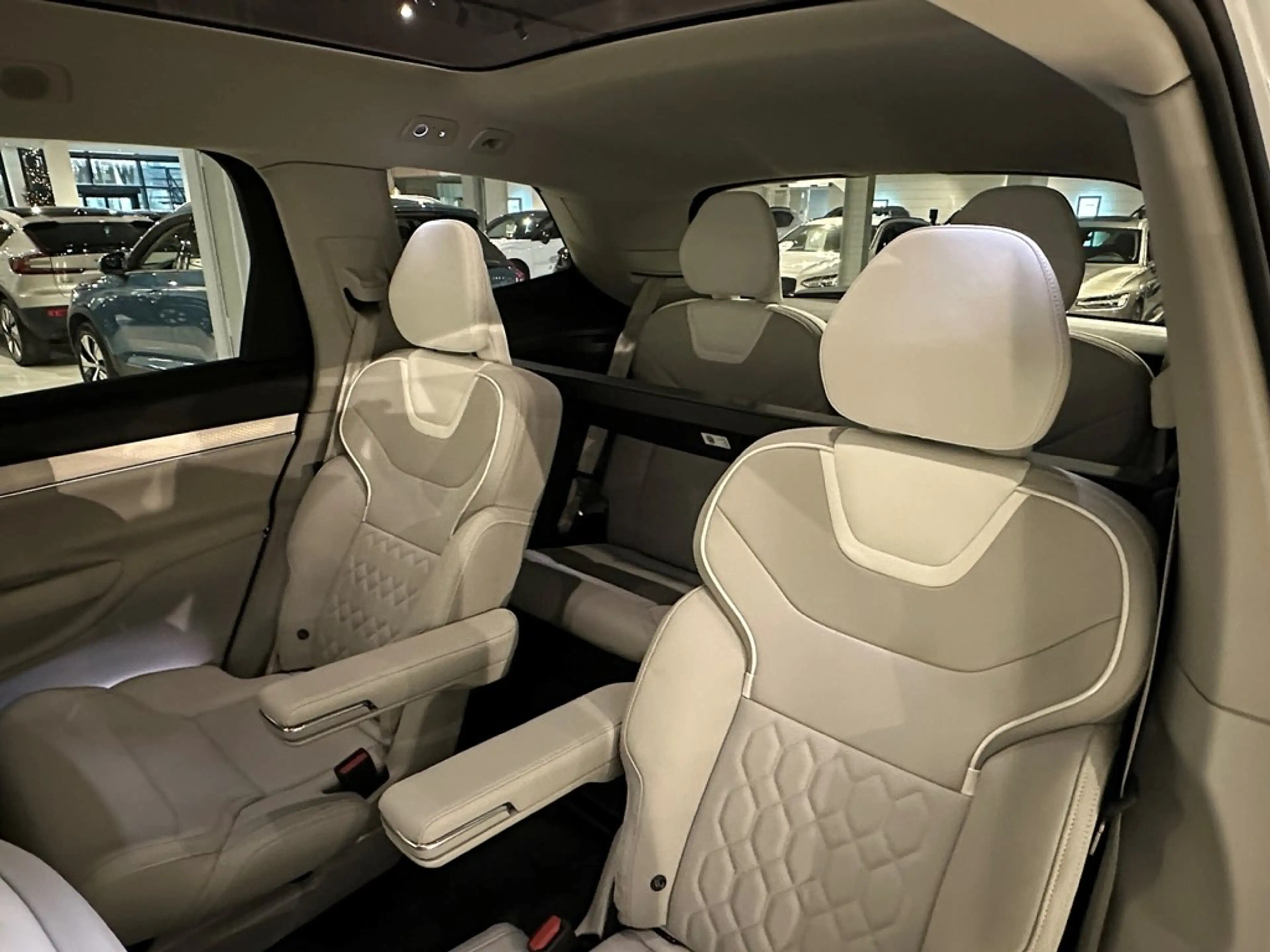 Volvo EX90 * SOLD * Ultra Twin Motor Performance + 6 PLAATSEN — photo 7