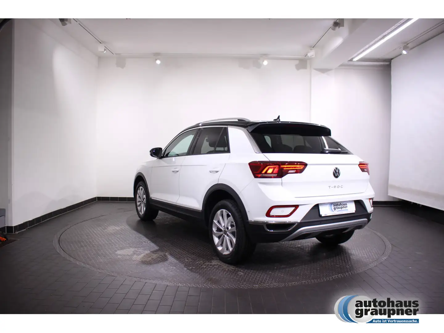 Volkswagen T-Roc 1.5 TSI DSG Style PDC SHZ KAMERA LED Weiß - 2