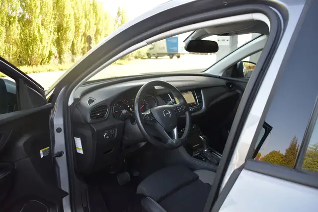 Opel Grandland X view 10