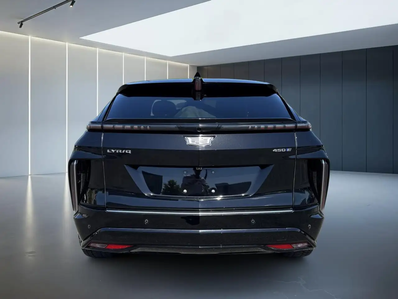 Cadillac Lyriq снимка Cadillac Lyriq