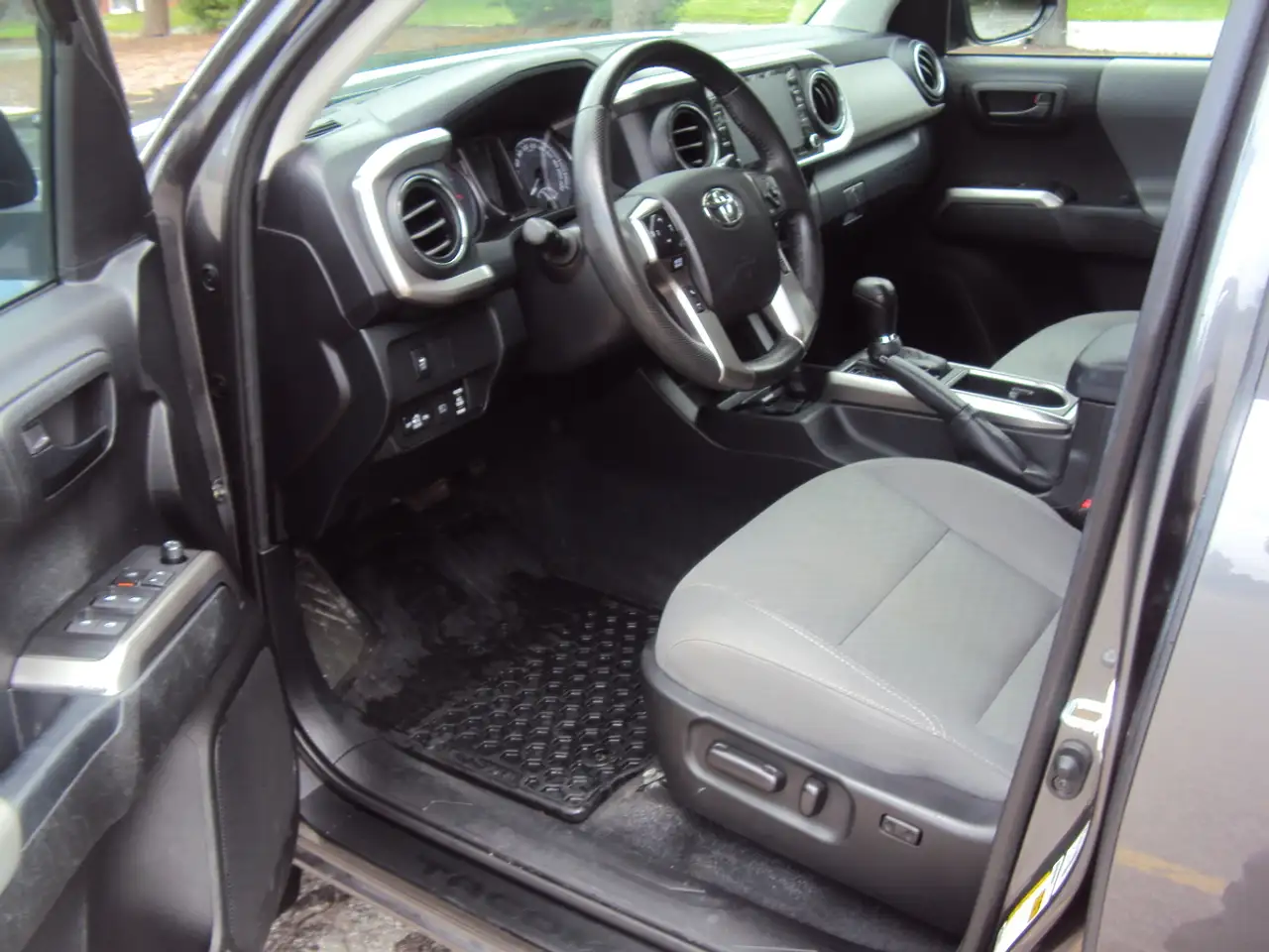 Toyota Tacoma снимка Toyota Tacoma