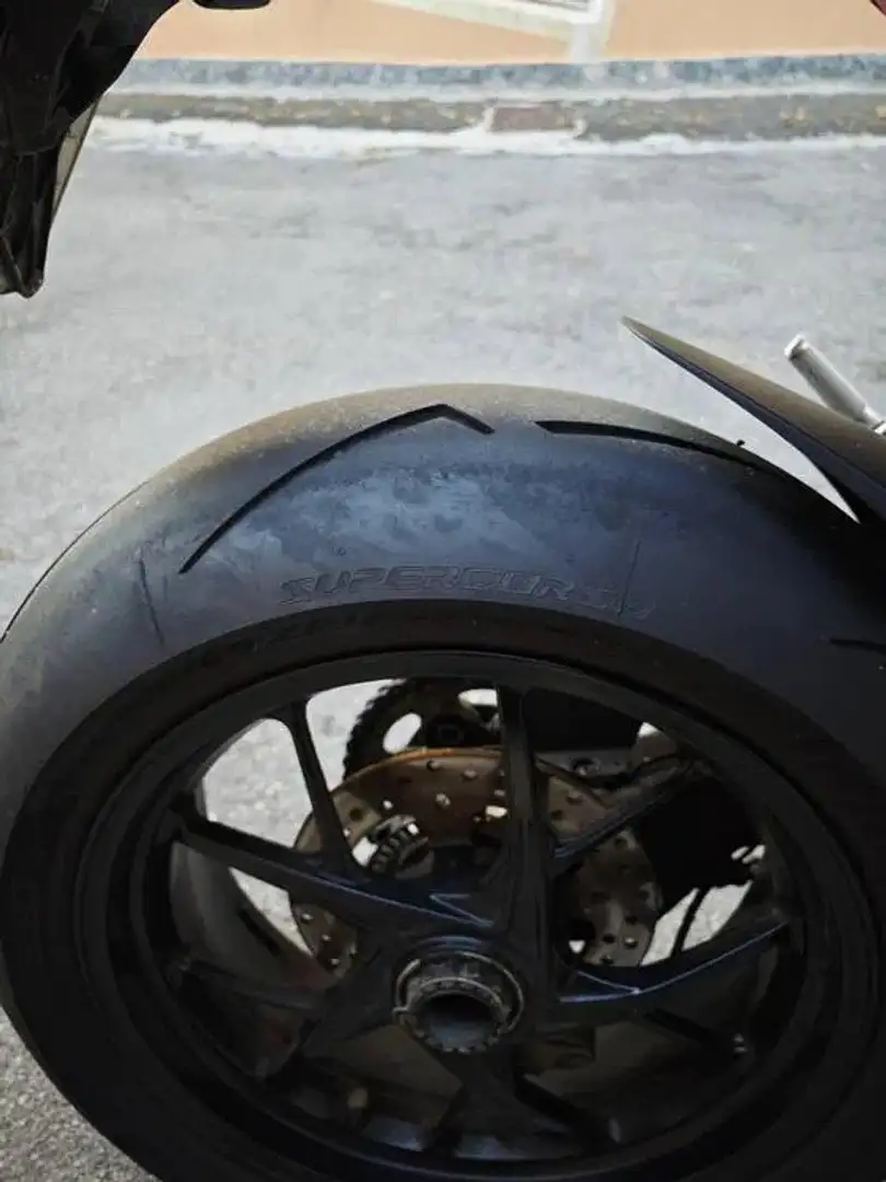 Ducati Streetfighter V4 1100 crvena - 2