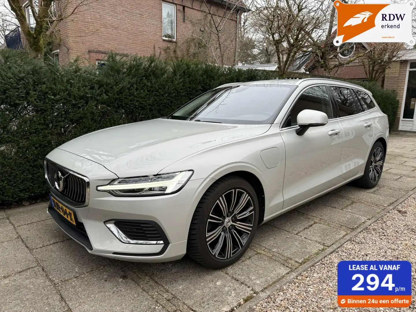Volvo V60 2.0 T6 Inscription Trekhaak l Carplay l Leer Grijs - 1