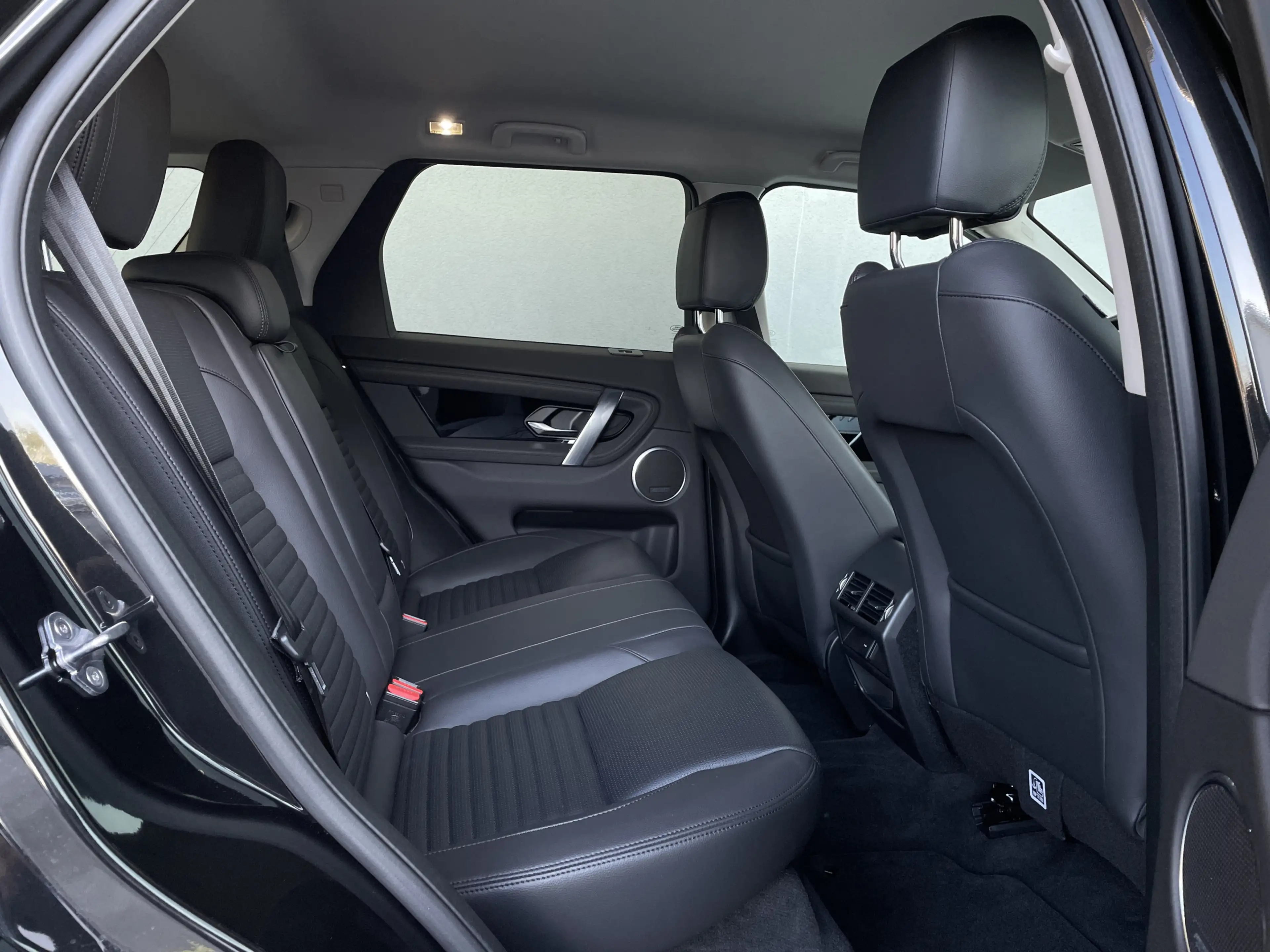 Land Rover Discovery Sport P200*R-Dynamic SE AWD* — photo 7