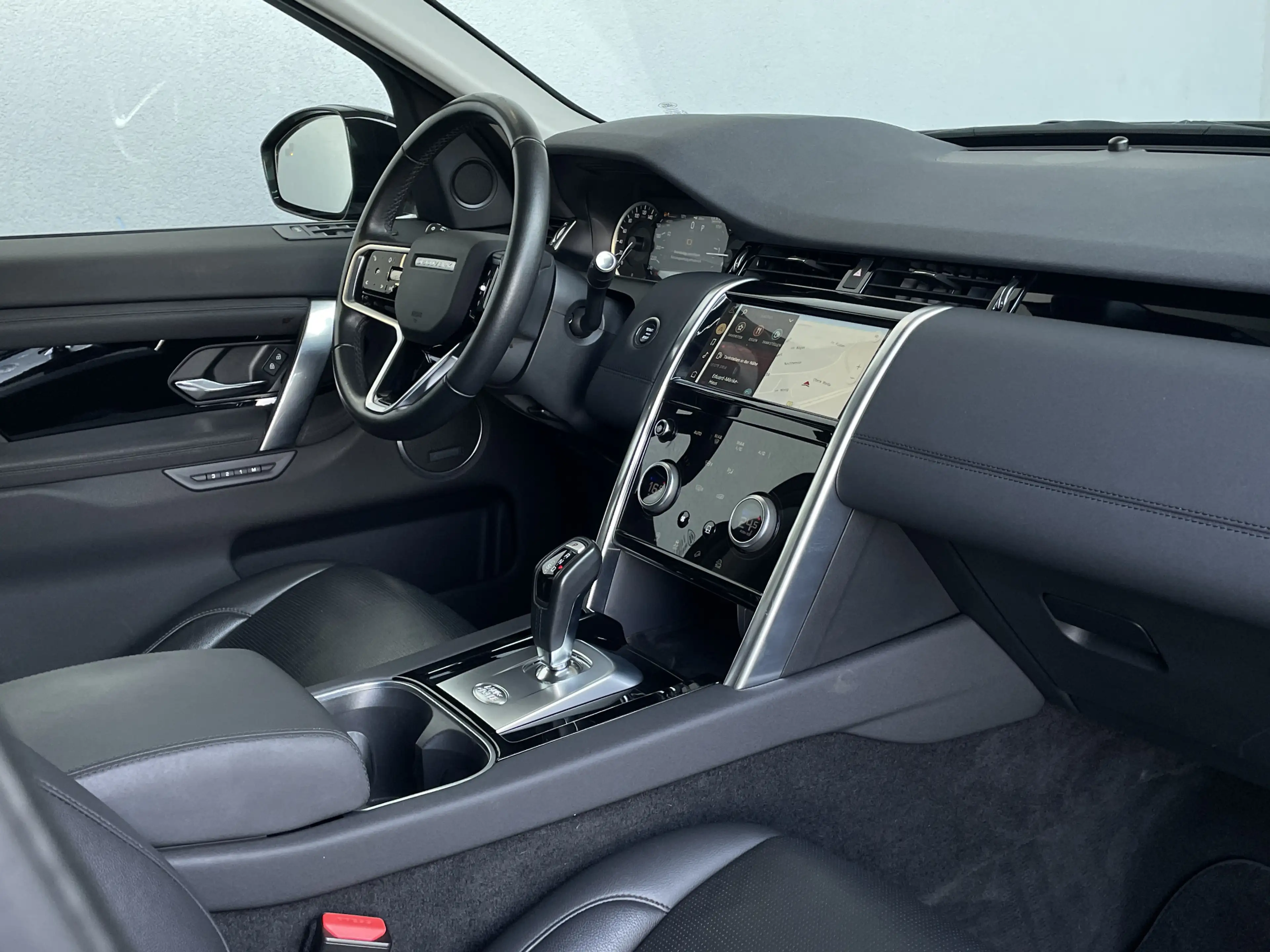 Land Rover Discovery Sport P200*R-Dynamic SE AWD* — photo 9