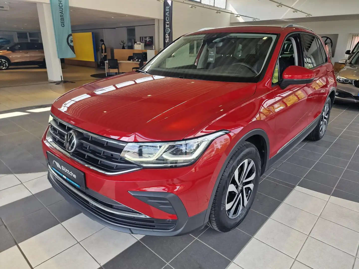 Volkswagen Tiguan Active 1.5 TSI NAVI*LED-MATRIX*KAMERA Rojo - 2