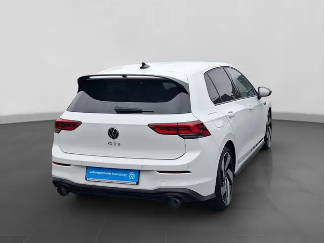 Volkswagen Golf view 3