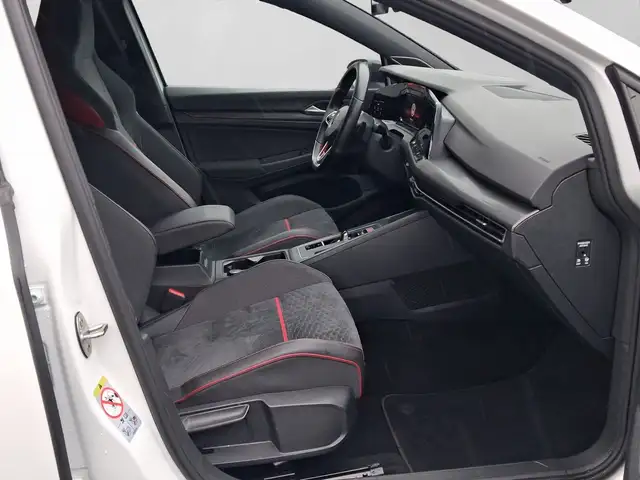 Volkswagen Golf view 4