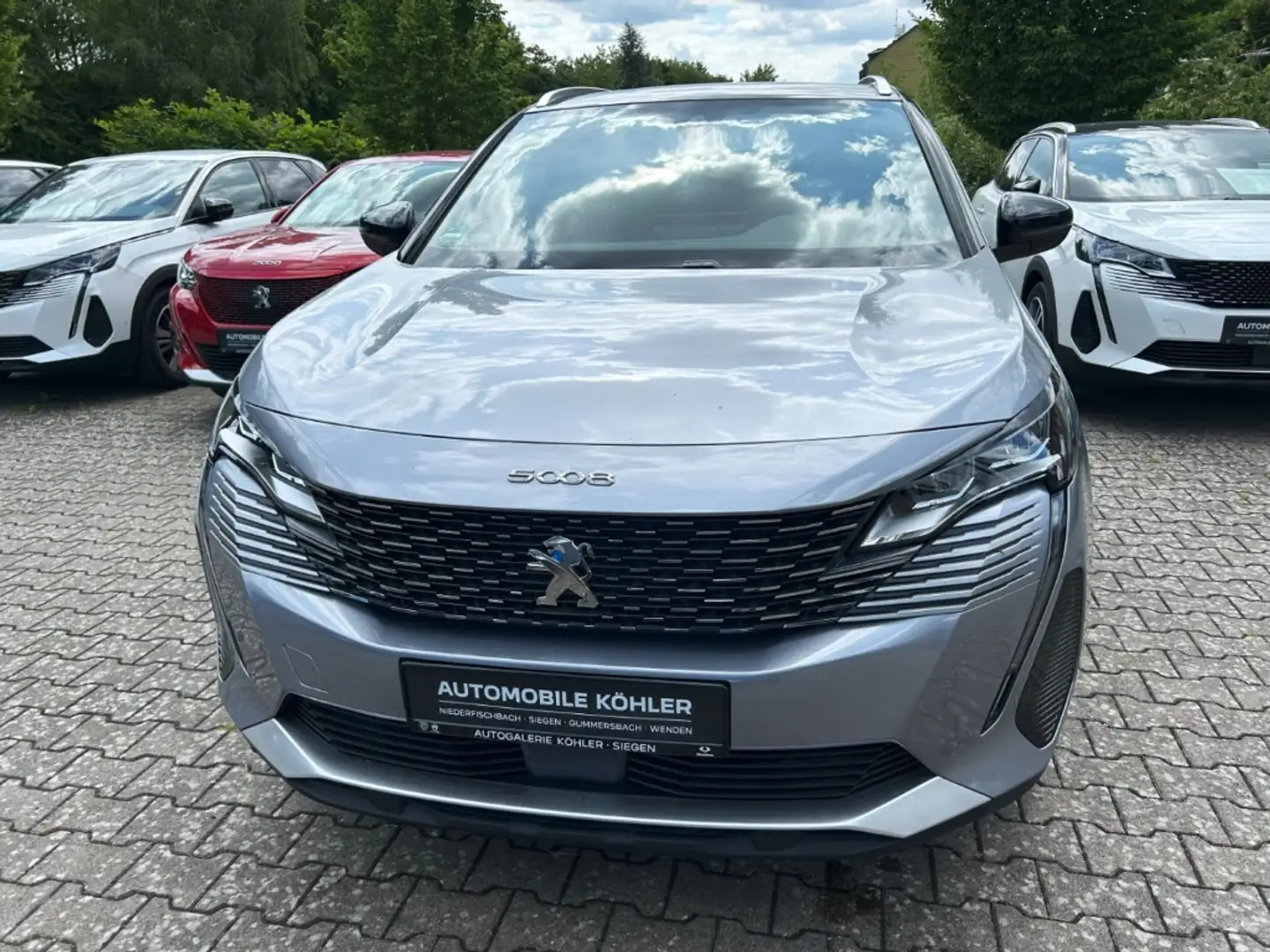 Peugeot 5008 1.2 Allure Pack Navi Digitales Cockpit LED El. Hec Grau - 2