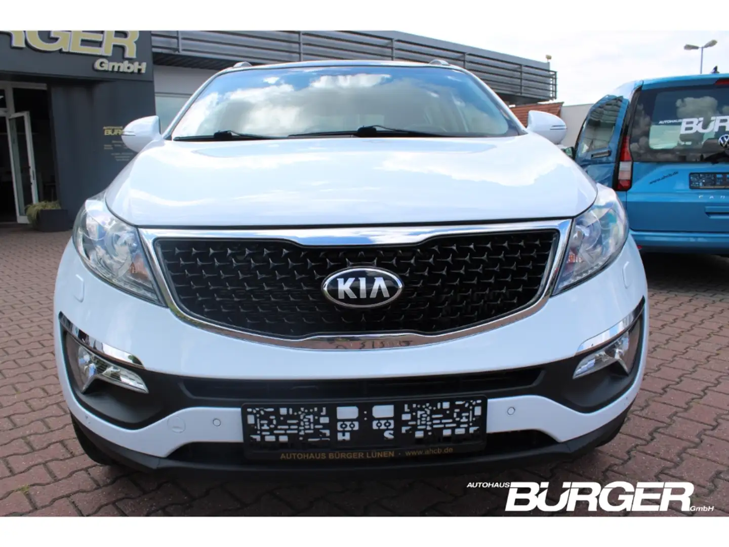 Kia Sportage Spirit 4WD 2.0 CRDi El. Panodach Navi Soundsystem Weiß - 2