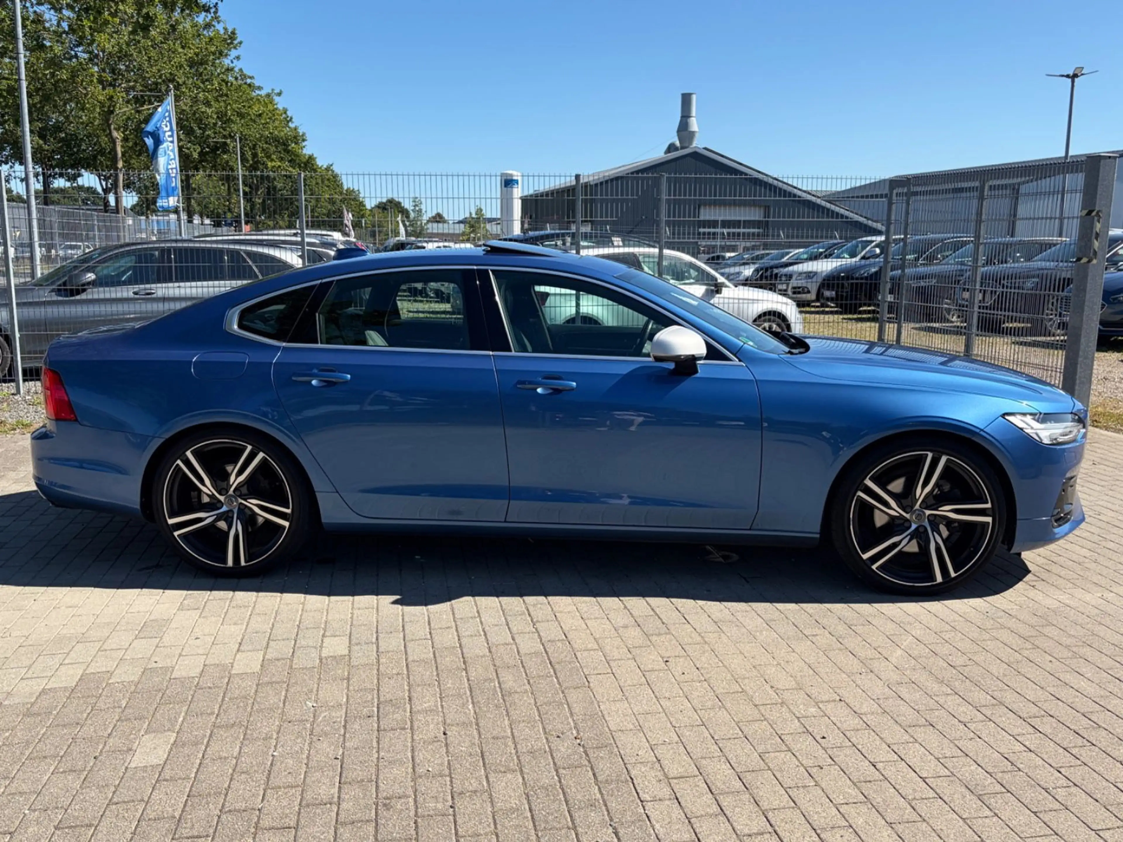 Volvo S90 Lim. R Design LED ACC HuD SD Kam Memo B&W — photo 4