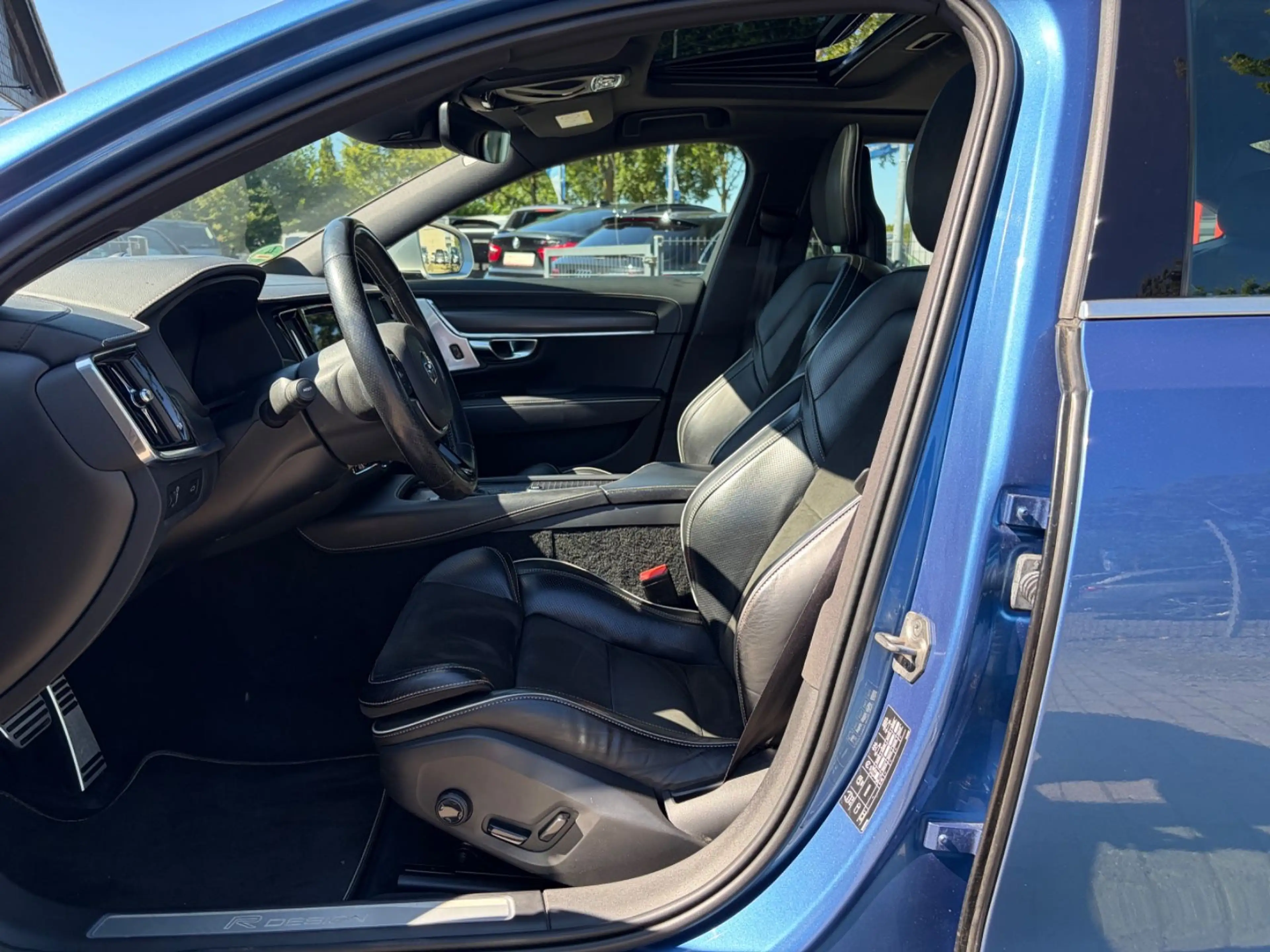 Volvo S90 Lim. R Design LED ACC HuD SD Kam Memo B&W — photo 15