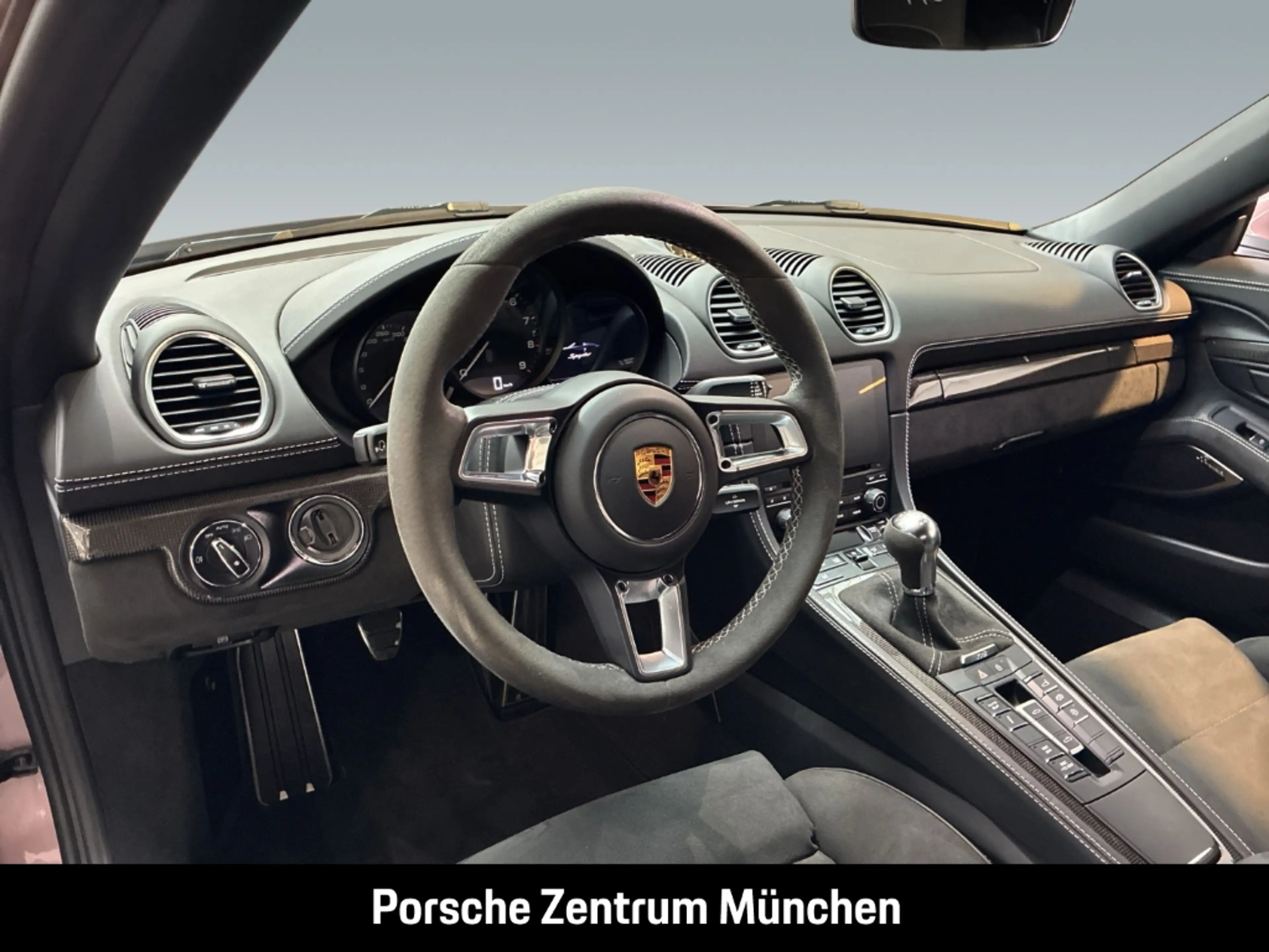 Porsche 718 Spyder — photo 13