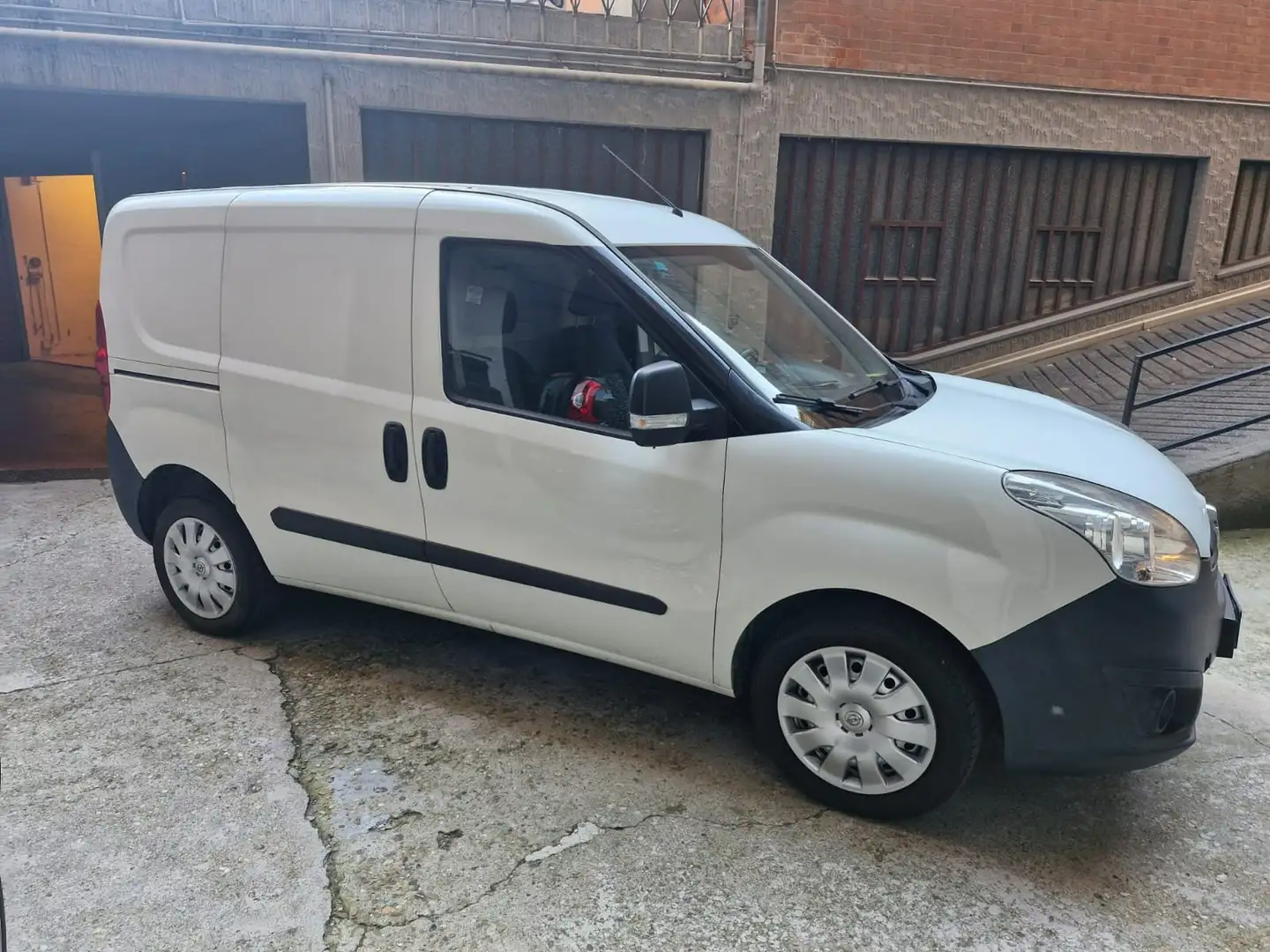 Opel Combo OPEL COMBO 1.4 T-JET METANO - PREZZO PROMO FINAN!! Bianco - 2