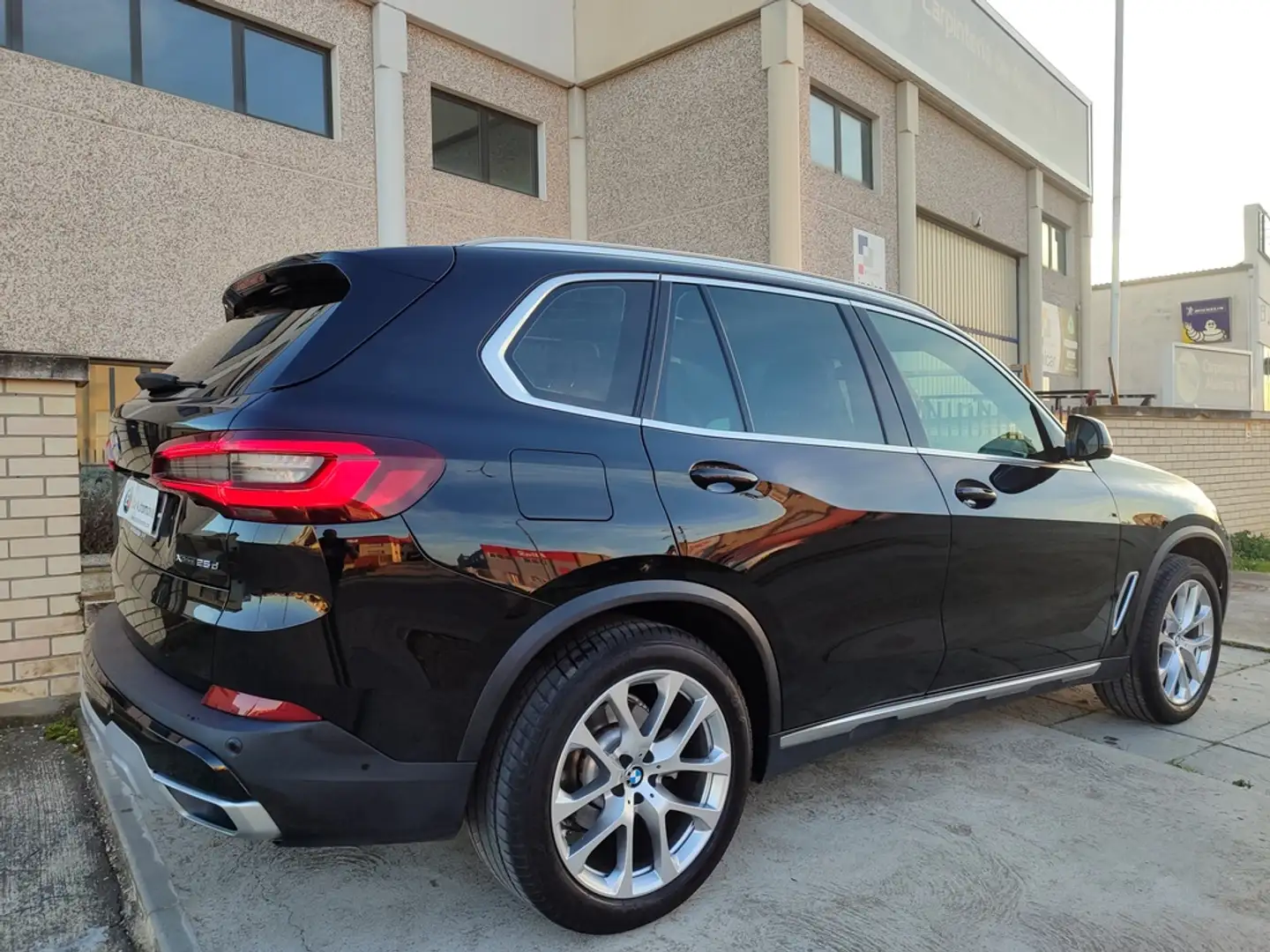 BMW X5 xDrive 25dA Negro - 2