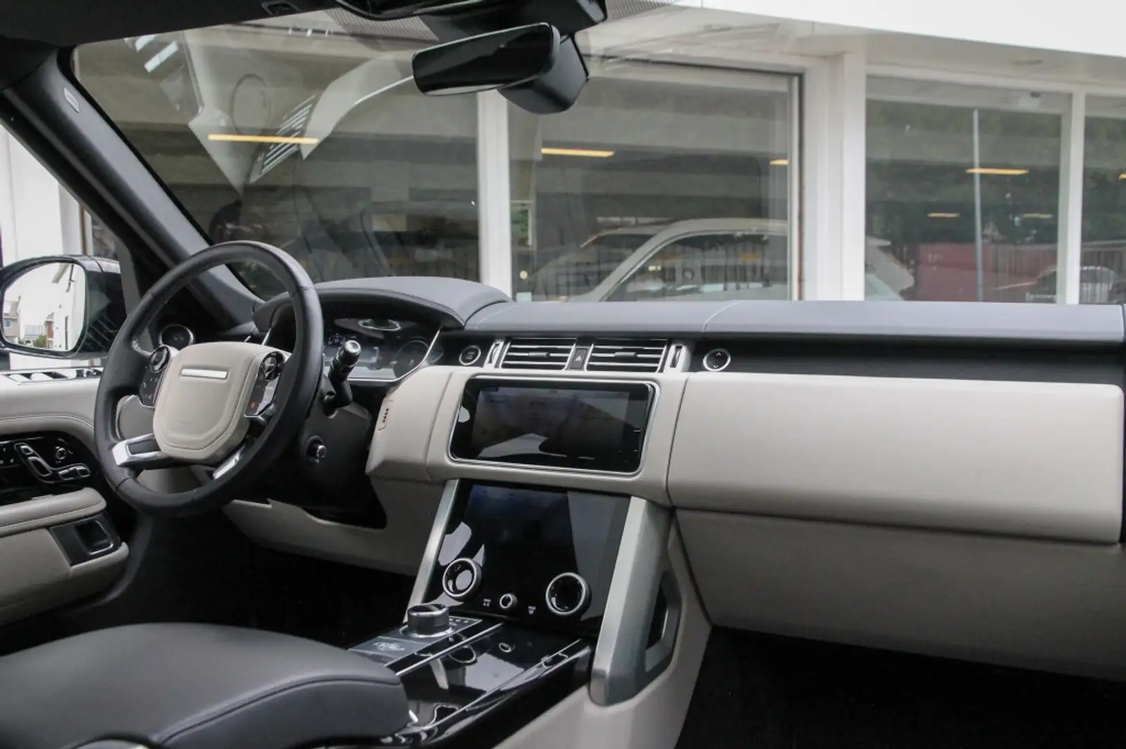 Land Rover Range Rover 2.0 P400e Vogue I Pano I ACC I Hybrid I Zwart - 2