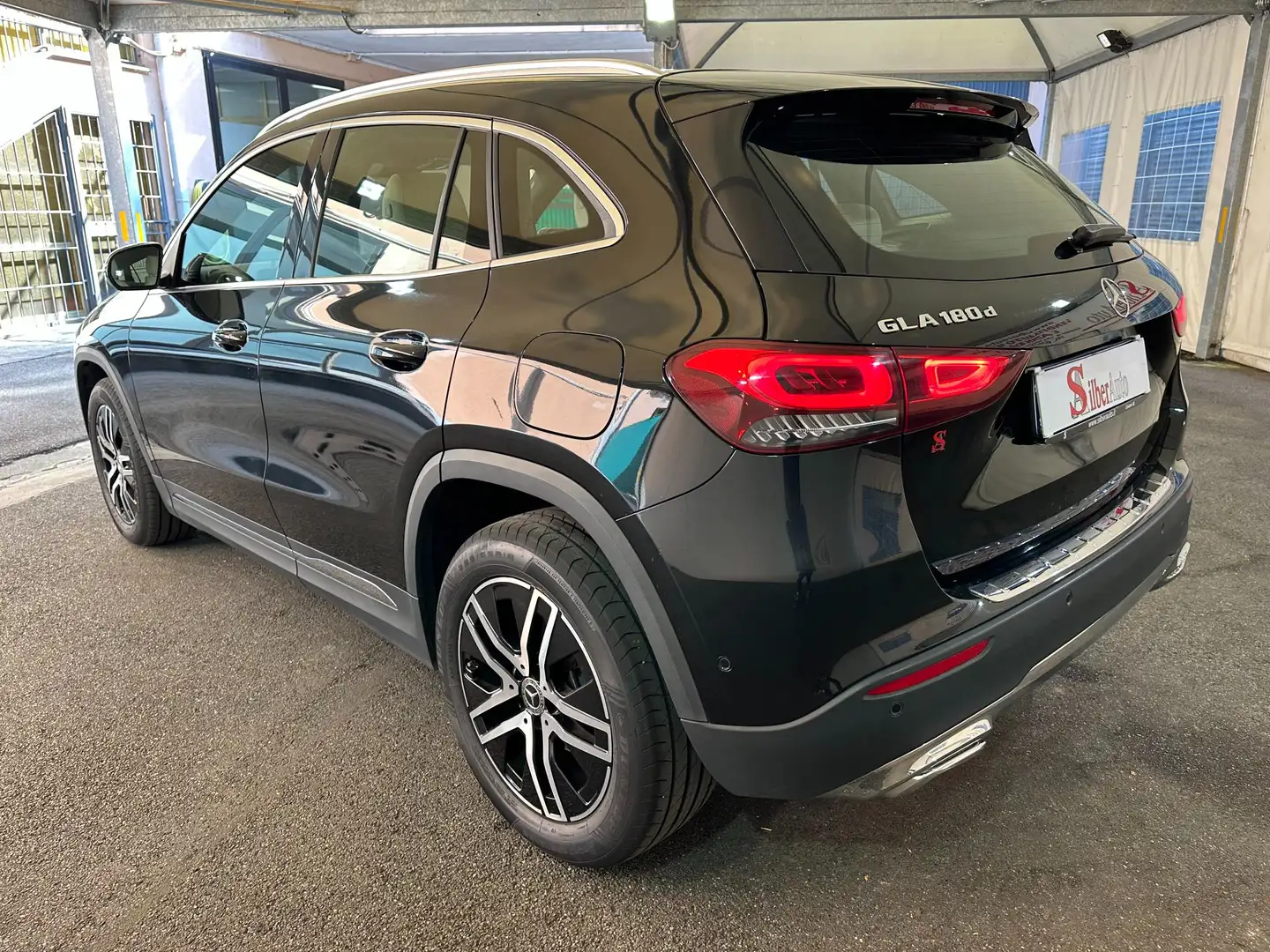 Mercedes-Benz GLA 180 180 d Sport Plus automatico "TETTO PANORAMA" Nero - 2