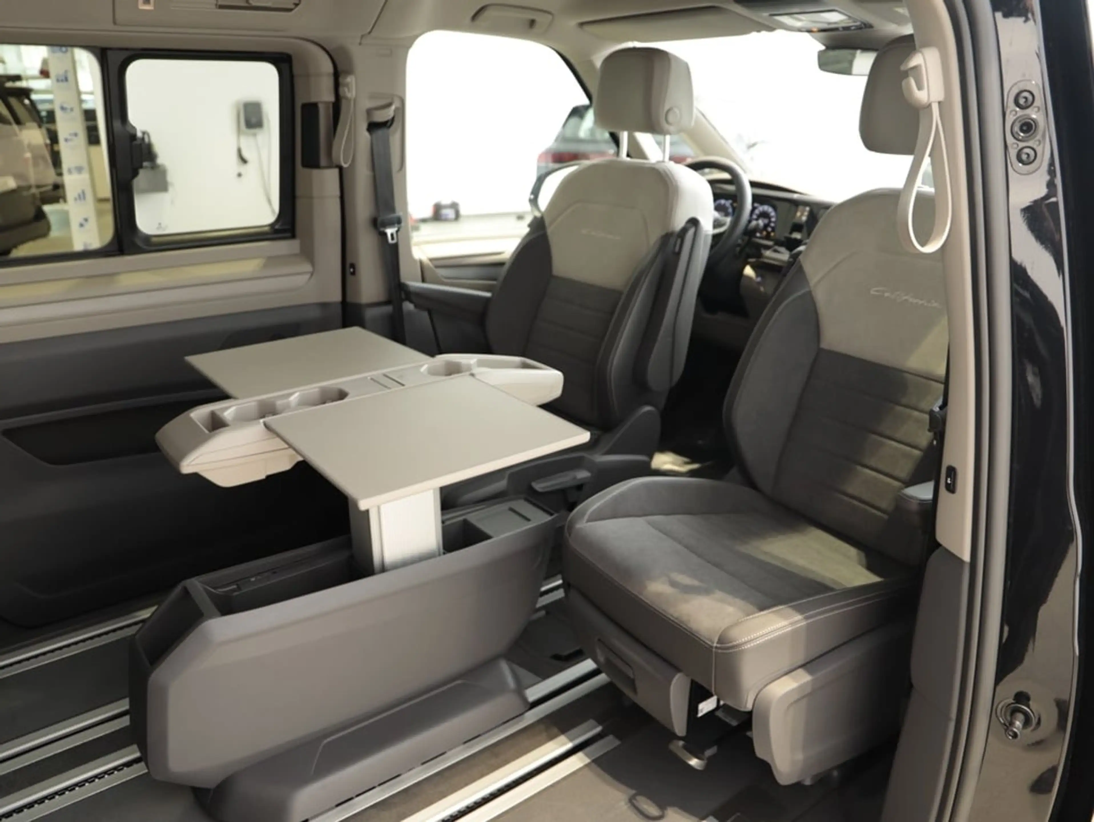 Volkswagen T7 California VW Multivan T7 California eHybrid 180 kW 4M — photo 3