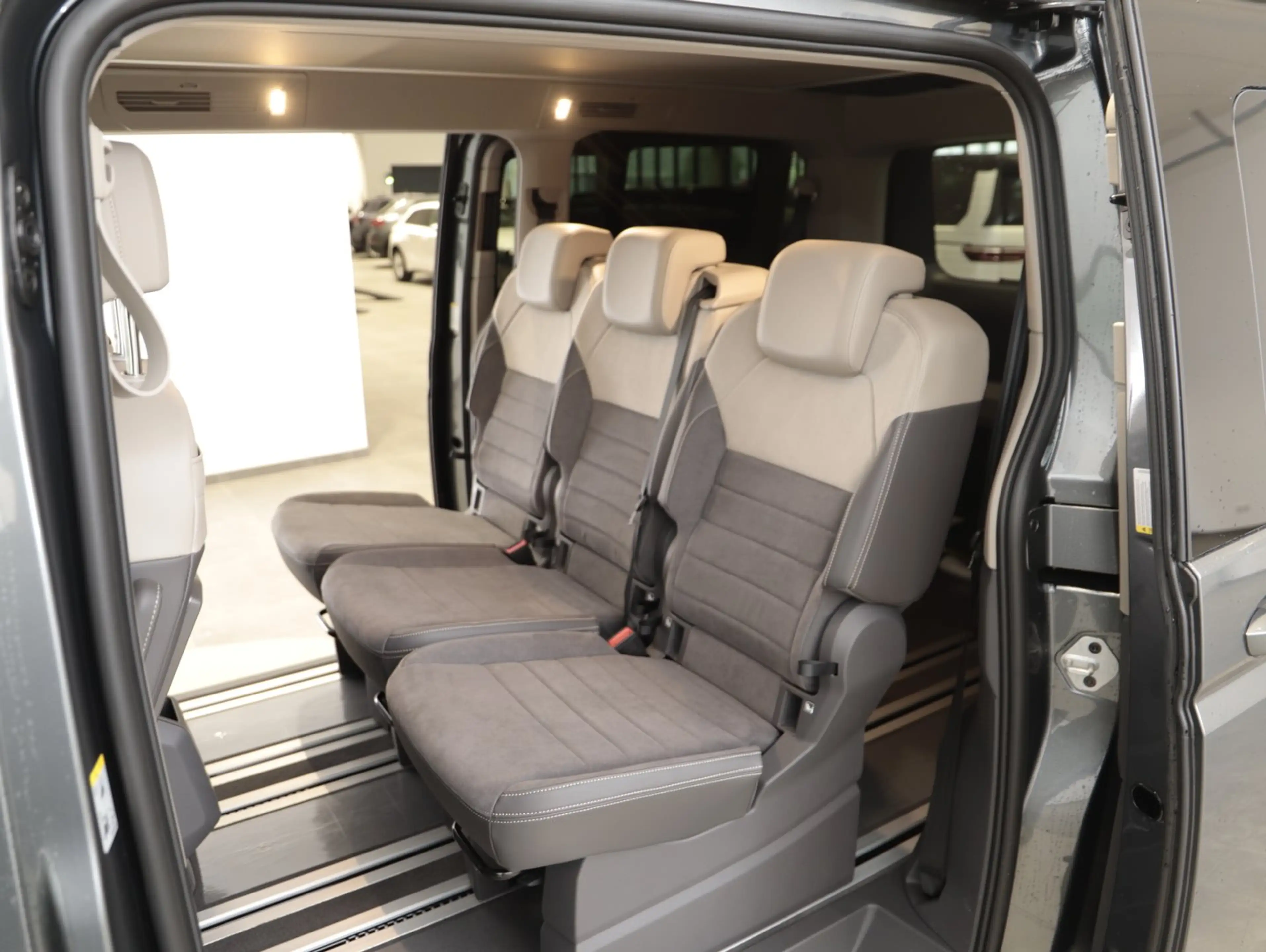 Volkswagen T7 California VW Multivan T7 California eHybrid 180 kW 4M — photo 12