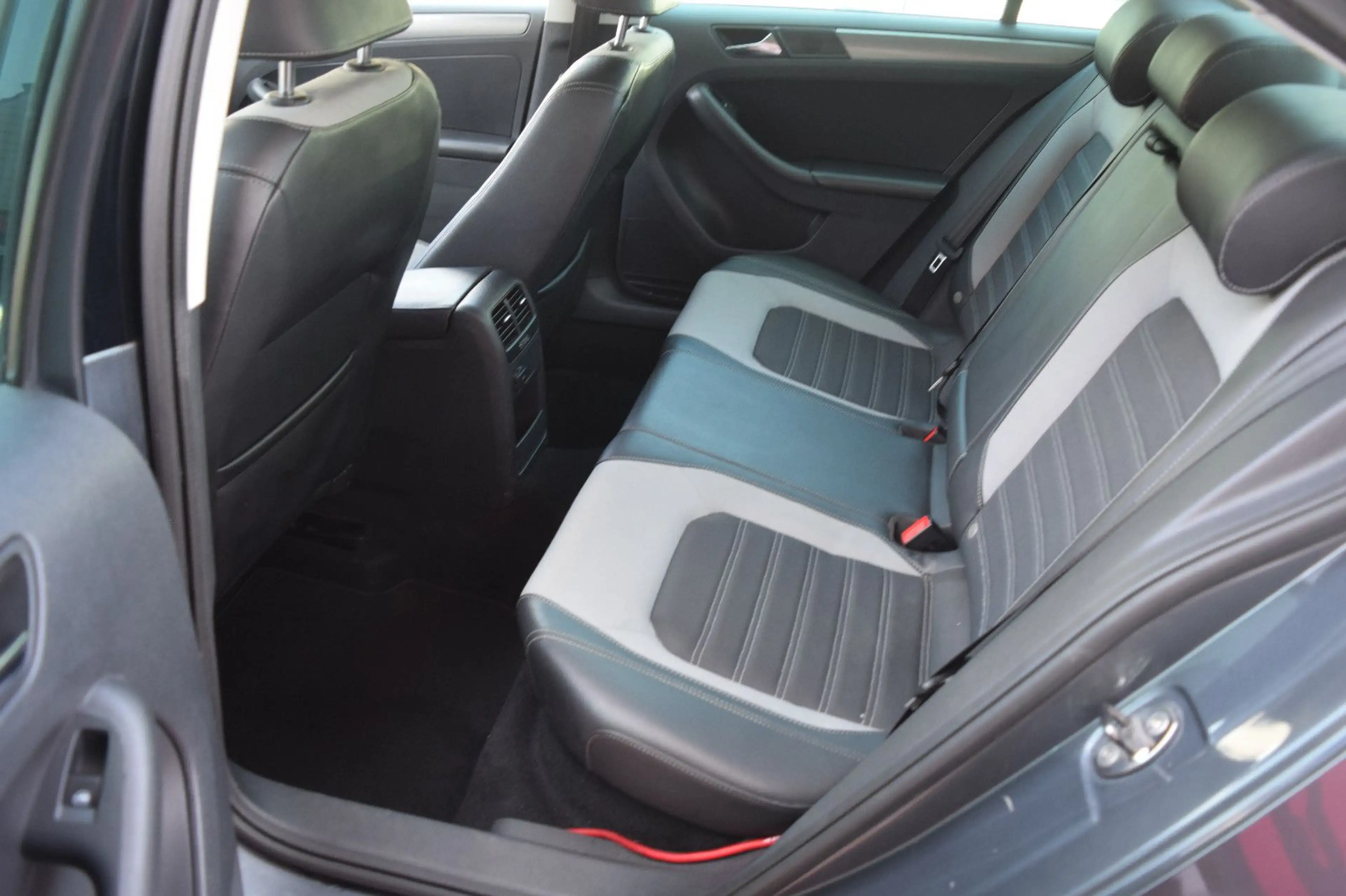 Volkswagen Jetta VI HighlineTÜV NEU,KLIMAAUTOMATIK,NAVI,PDC — photo 10
