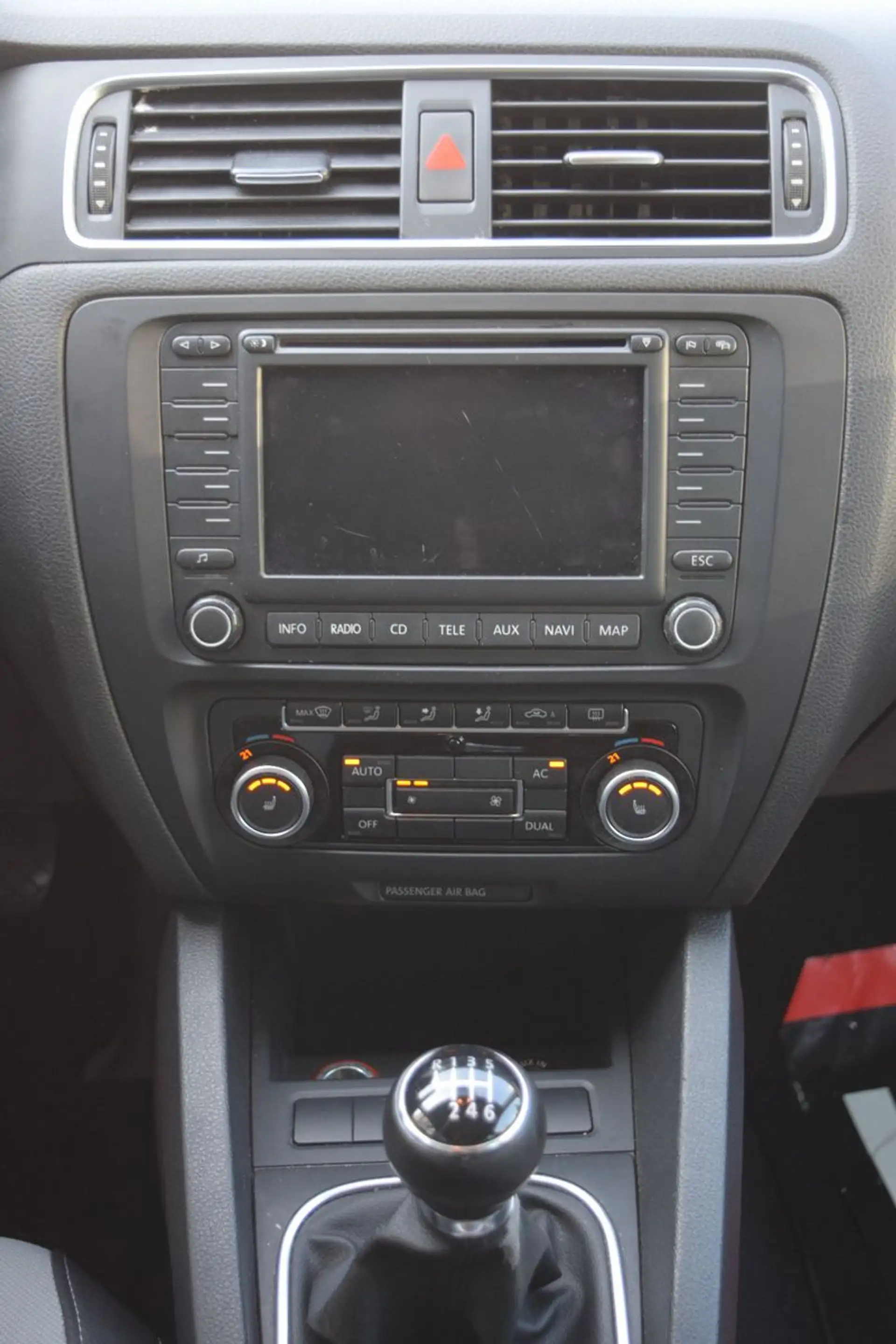 Volkswagen Jetta VI HighlineTÜV NEU,KLIMAAUTOMATIK,NAVI,PDC — photo 8