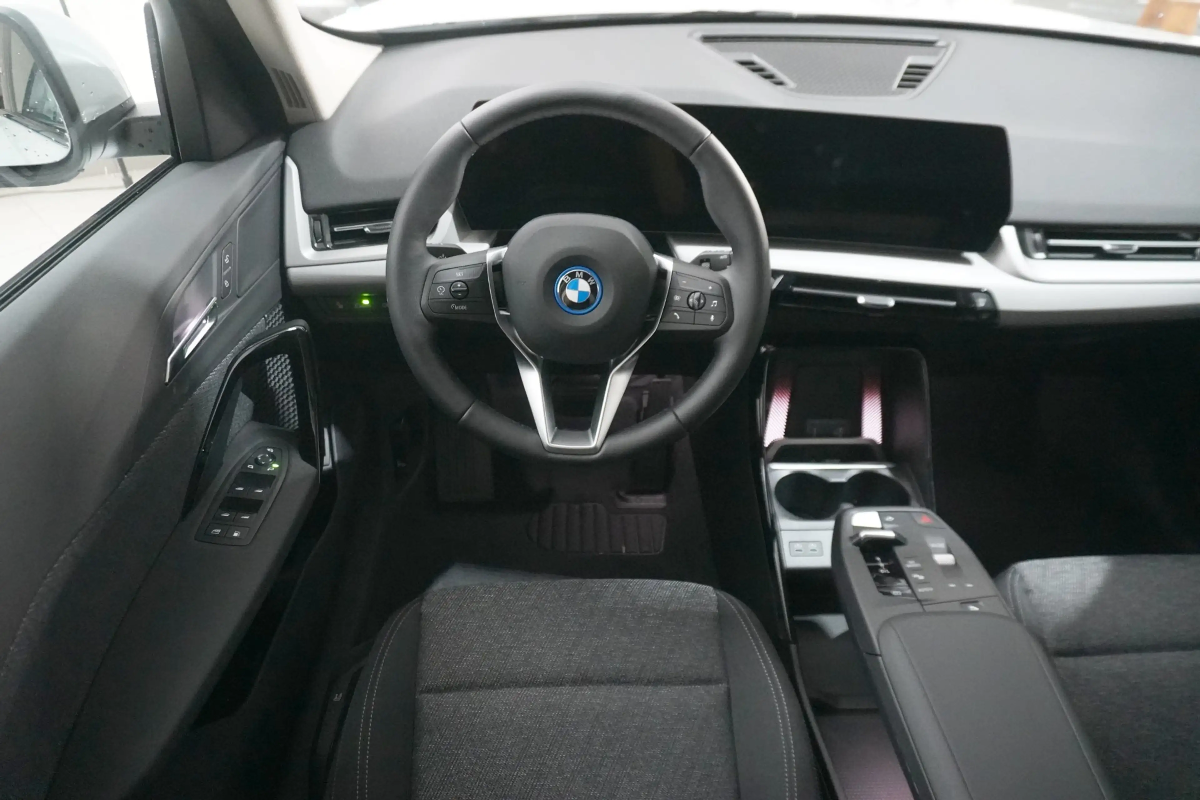 BMW X1 xDrive25e — photo 9