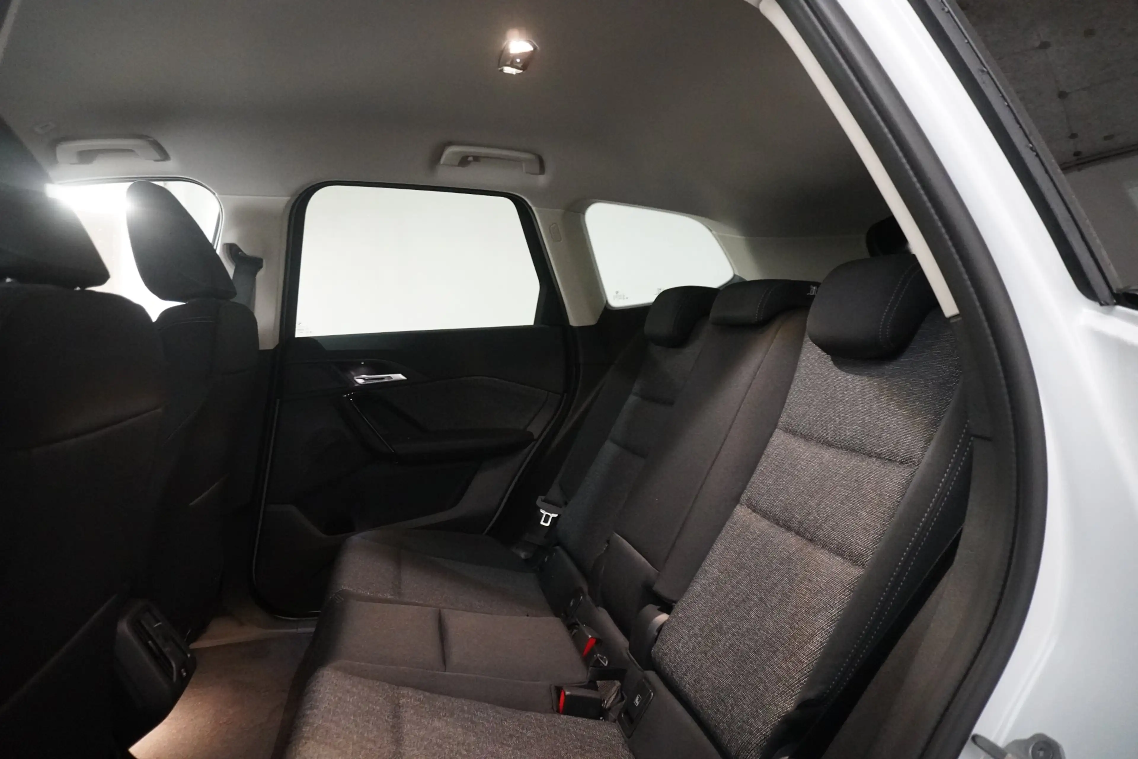 BMW X1 xDrive25e — photo 8