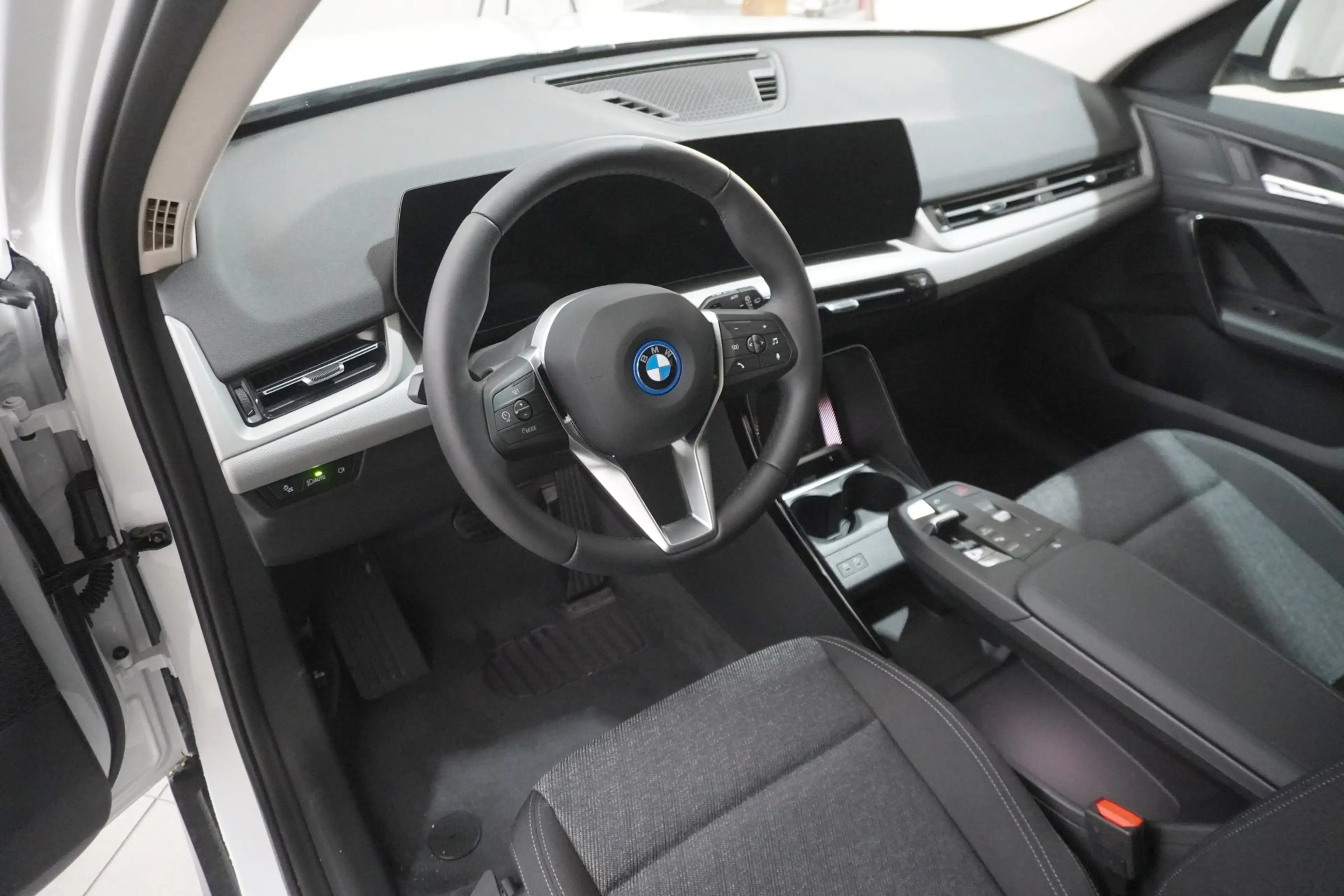 BMW X1 xDrive25e — photo 6