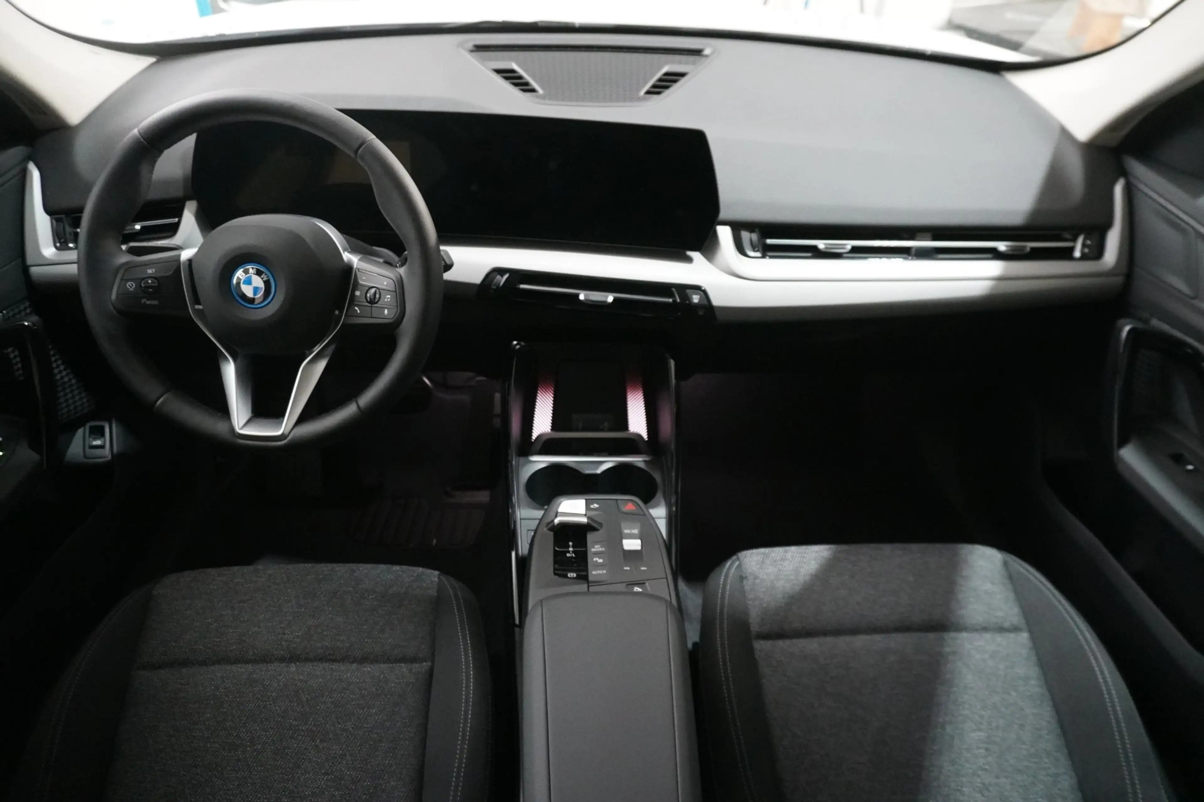 BMW X1 xDrive25e — photo 10
