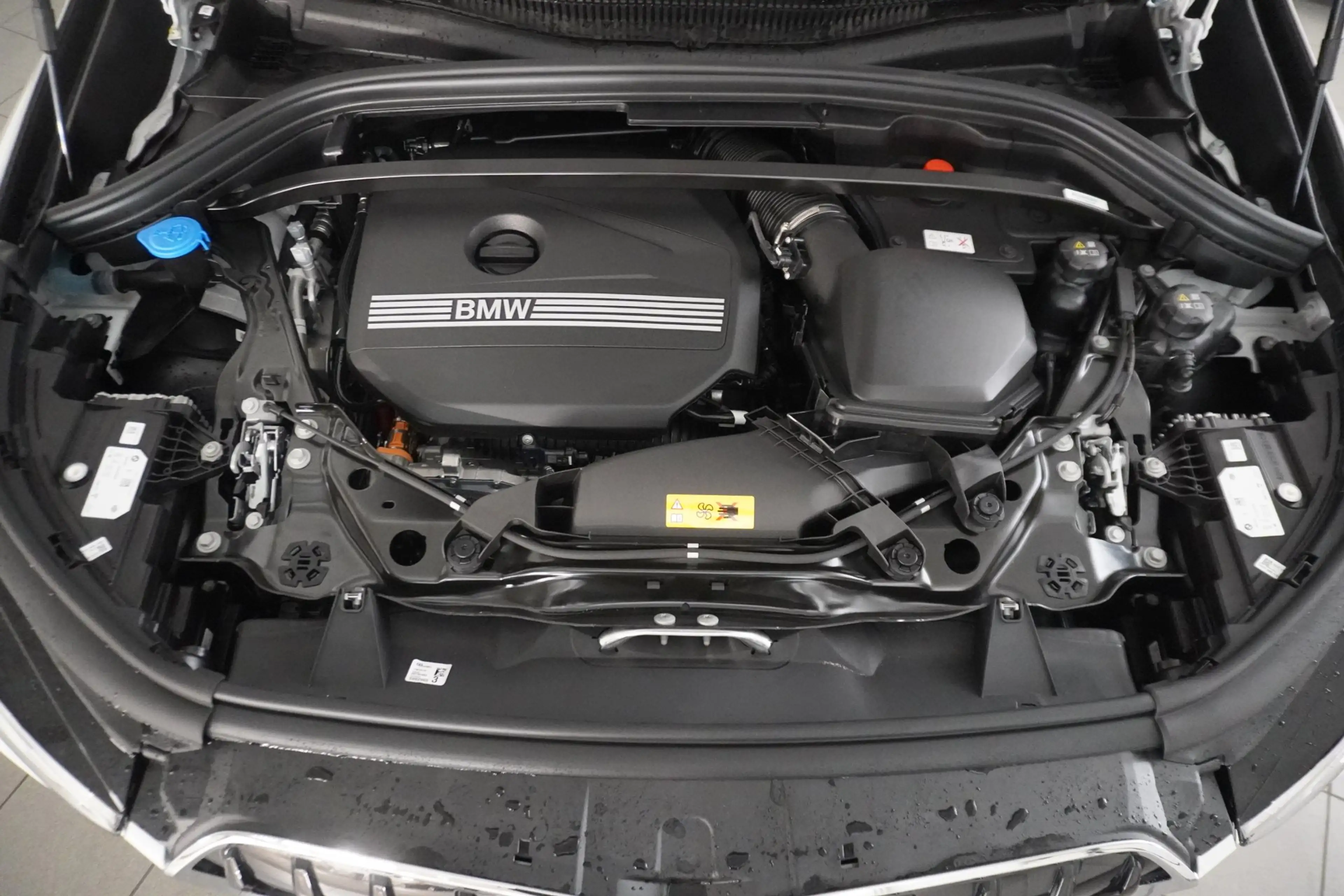 BMW X1 xDrive25e — photo 2