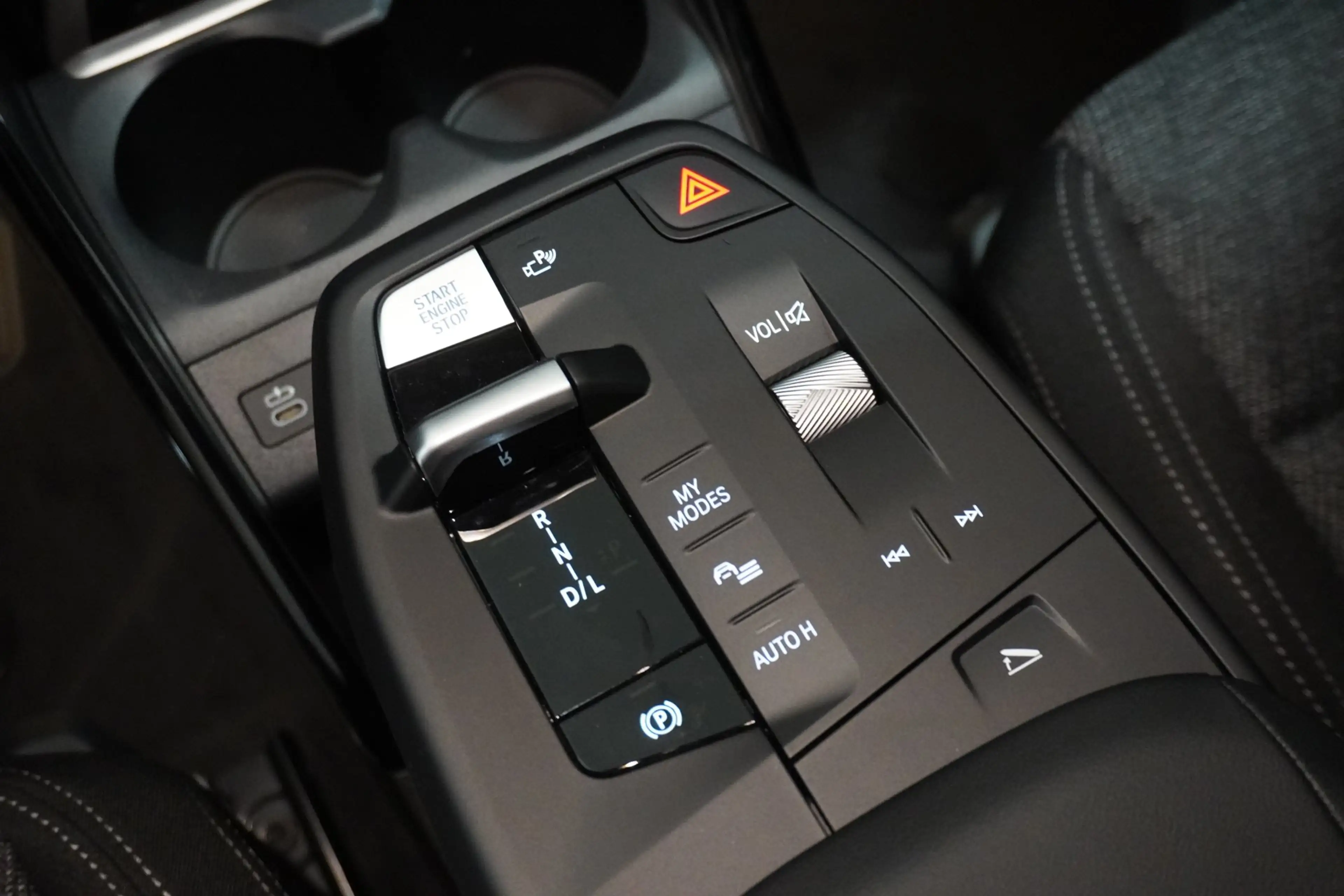 BMW X1 xDrive25e — photo 11