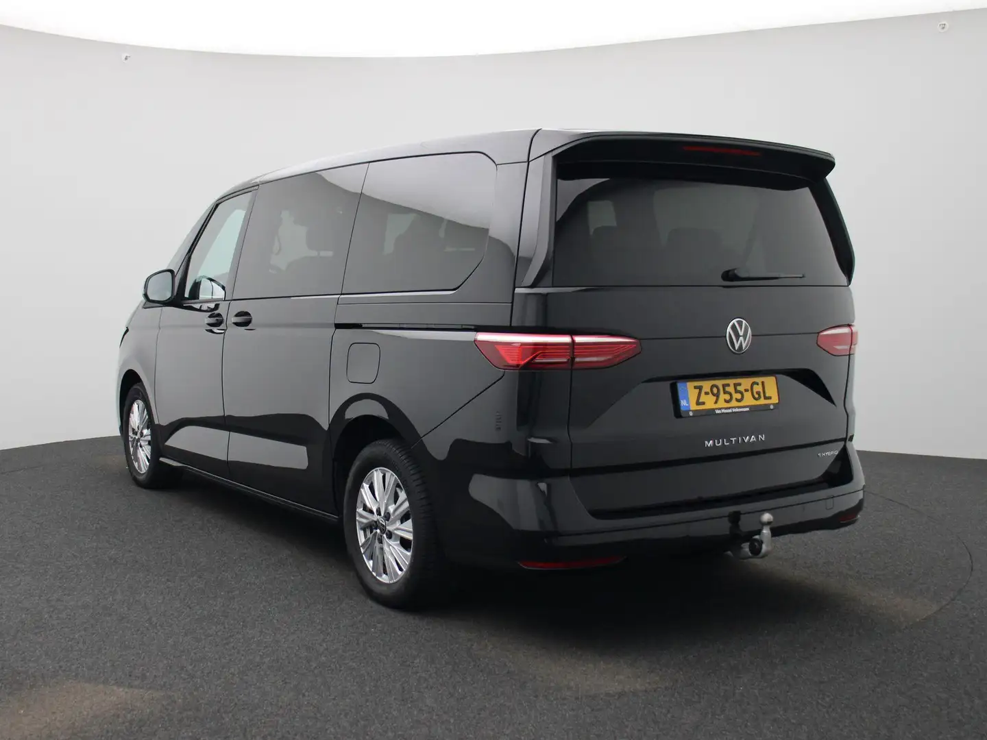 Volkswagen T7 Multivan 1.4 eHybrid L2 Life Edition 150 PK | Airco | 7 Zit Schwarz - 2