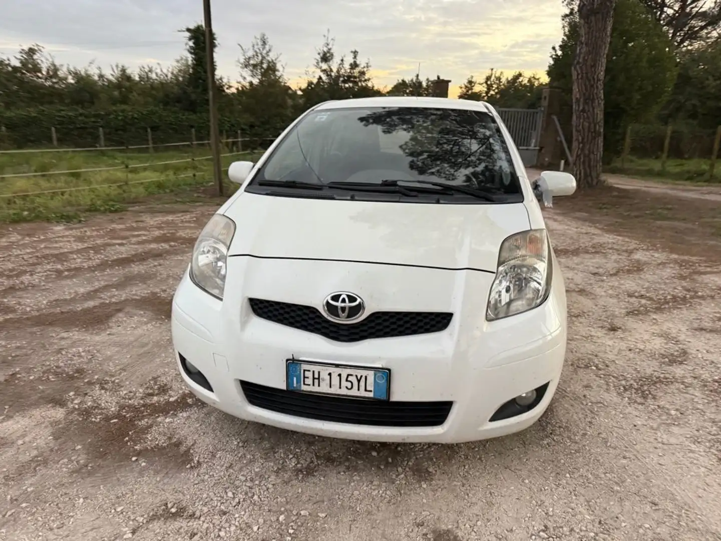 Toyota Yaris 1.3 5 porte Sol Blanc - 2