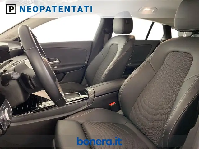 Mercedes-Benz Cla view 16