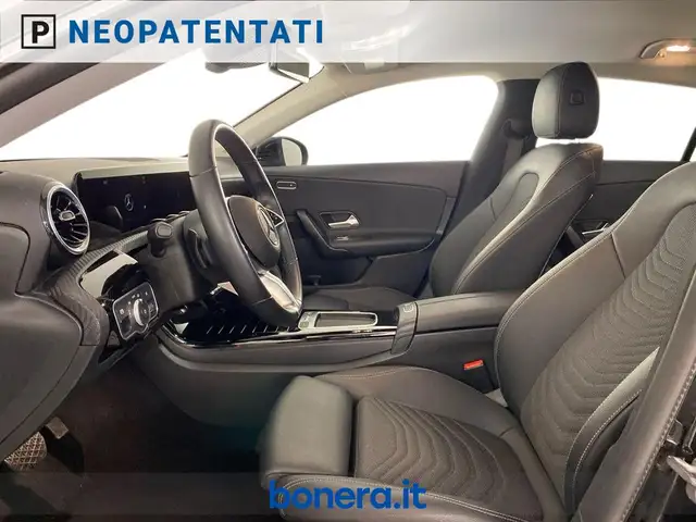 Mercedes-Benz Cla view 11