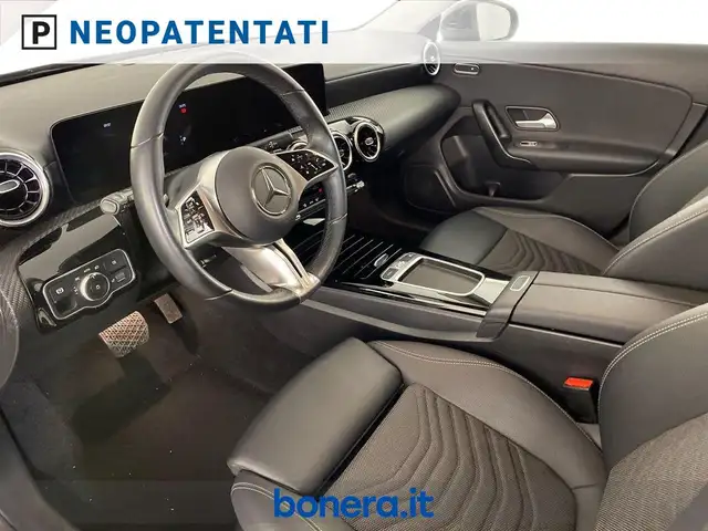 Mercedes-Benz Cla view 10
